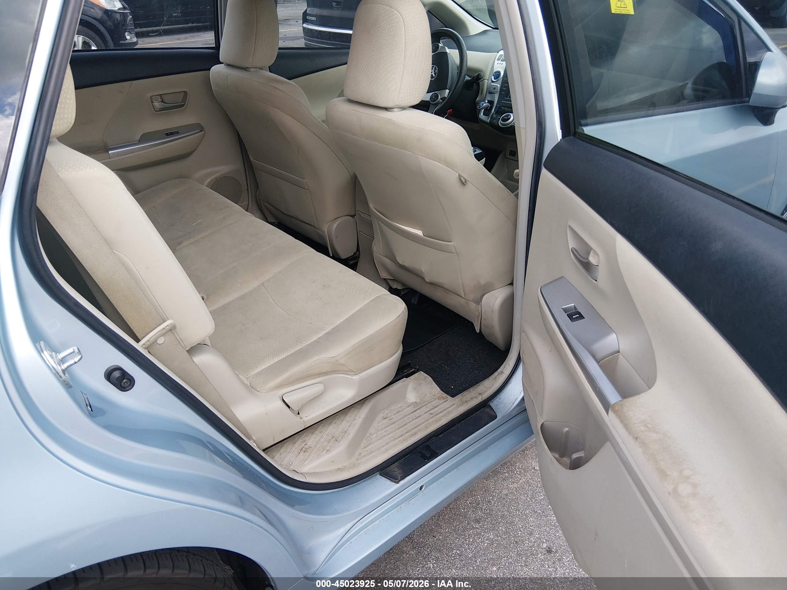 TOYOTA PRIUS image 8