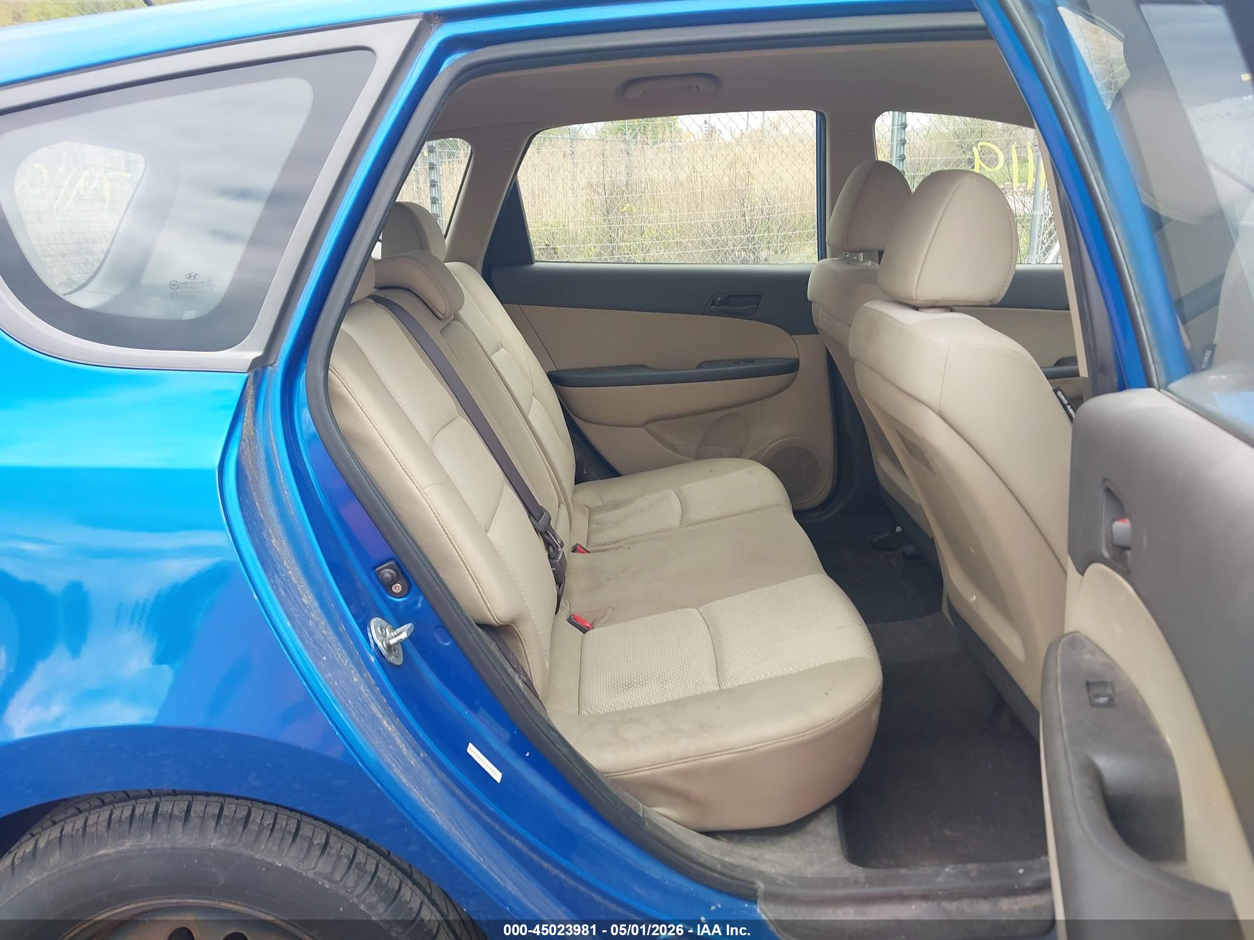 HYUNDAI ELANTRA image 8
