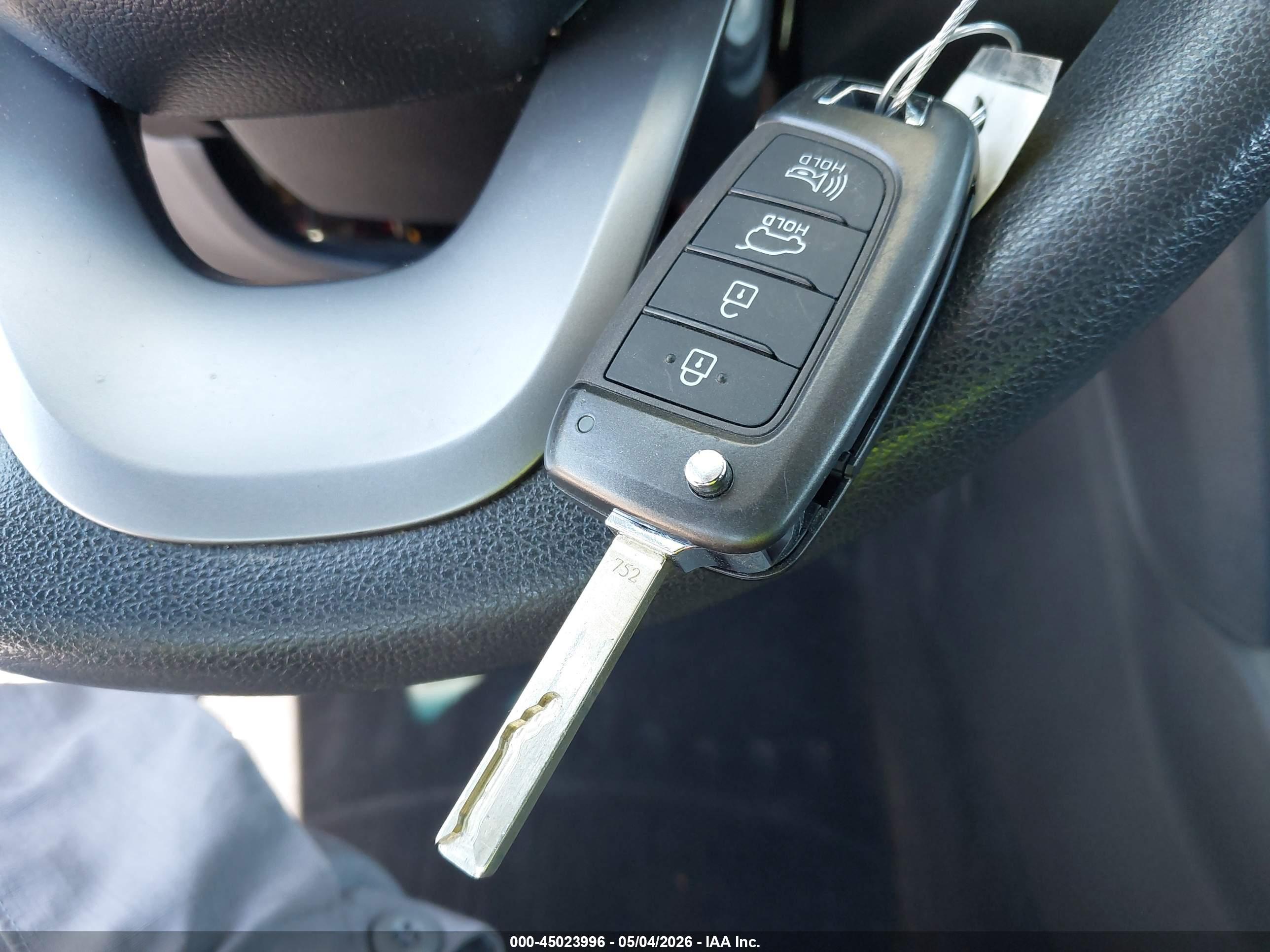 HYUNDAI KONA image 11