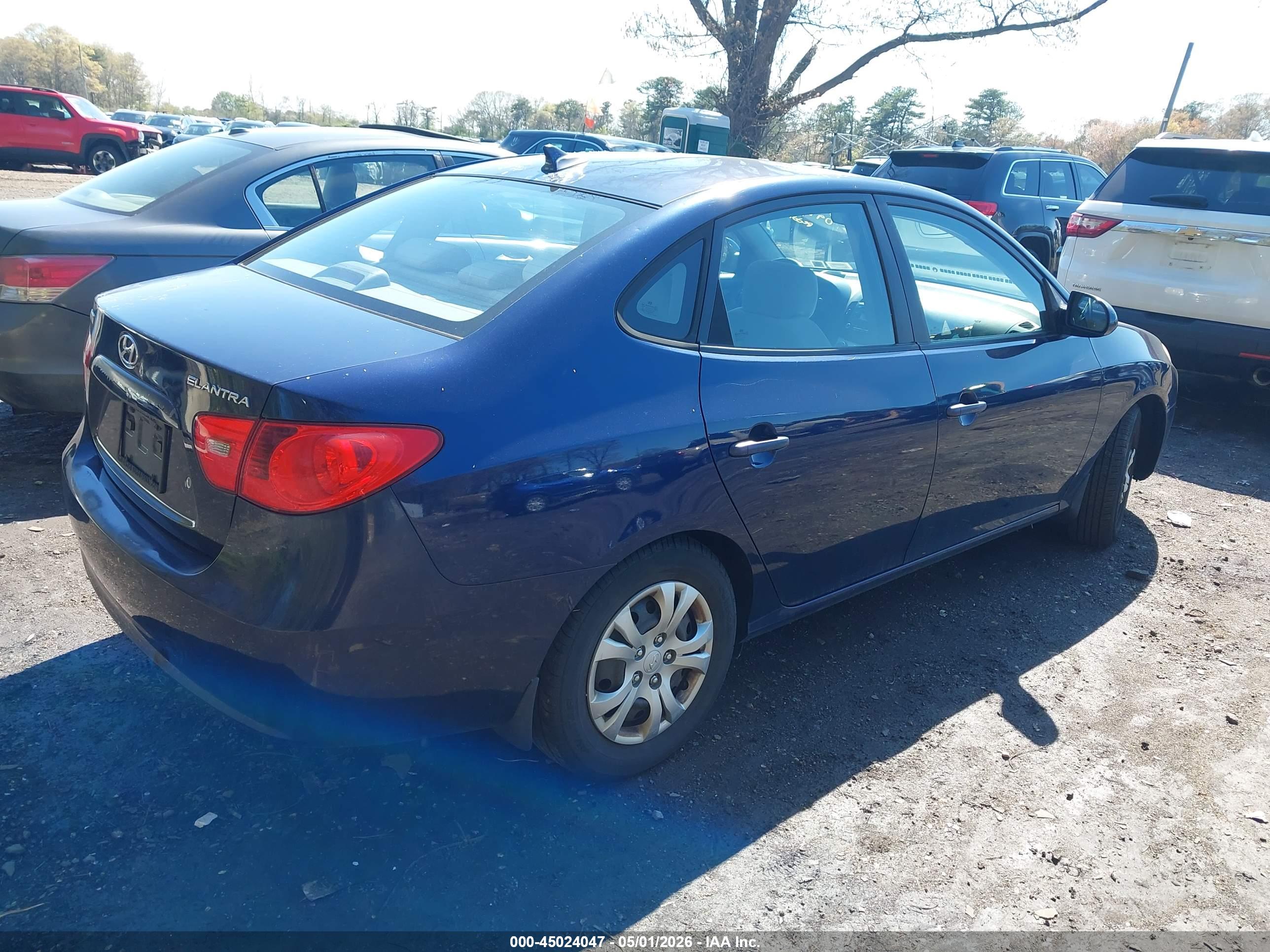 HYUNDAI ELANTRA image 4