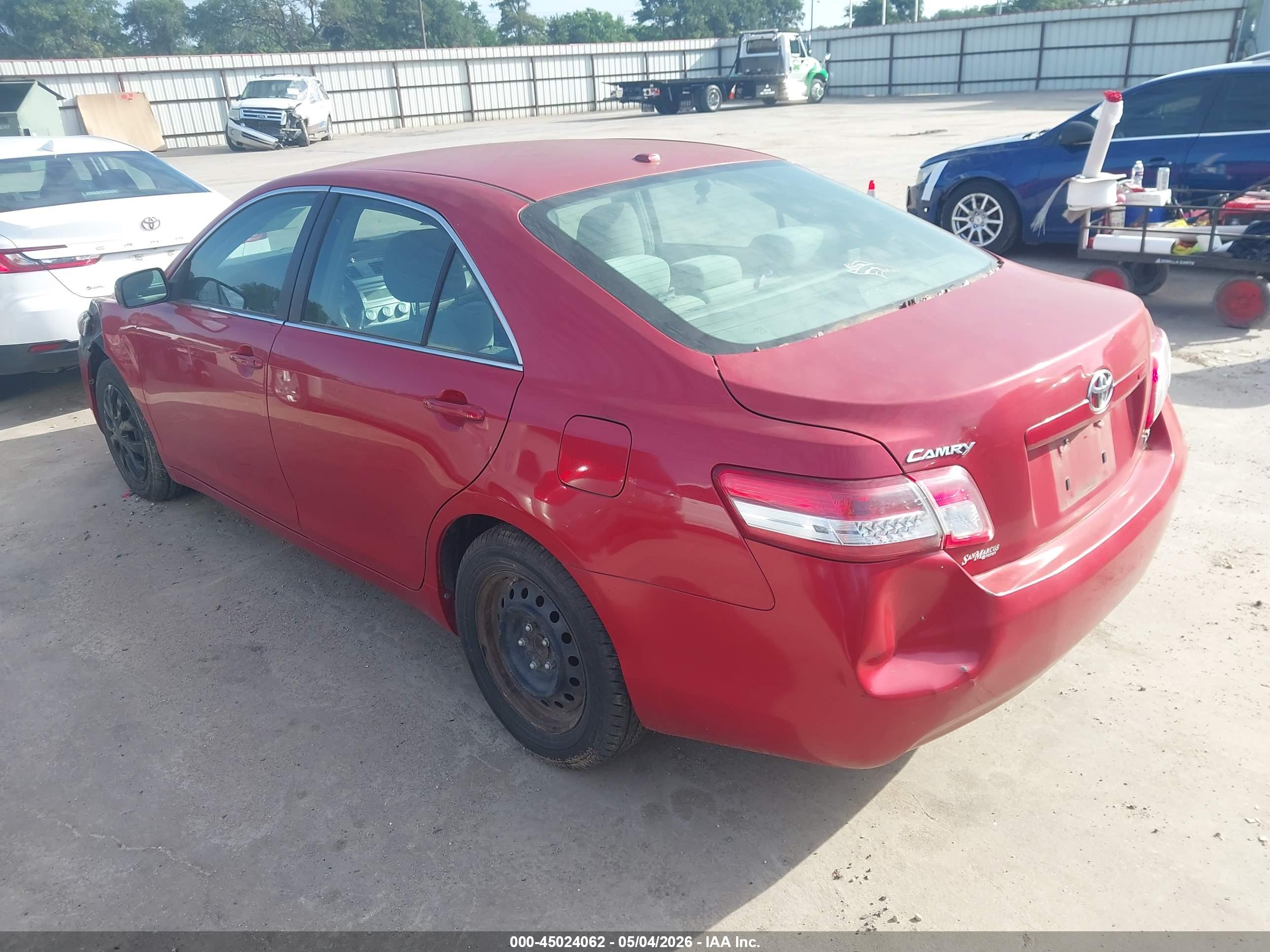 TOYOTA CAMRY image 3