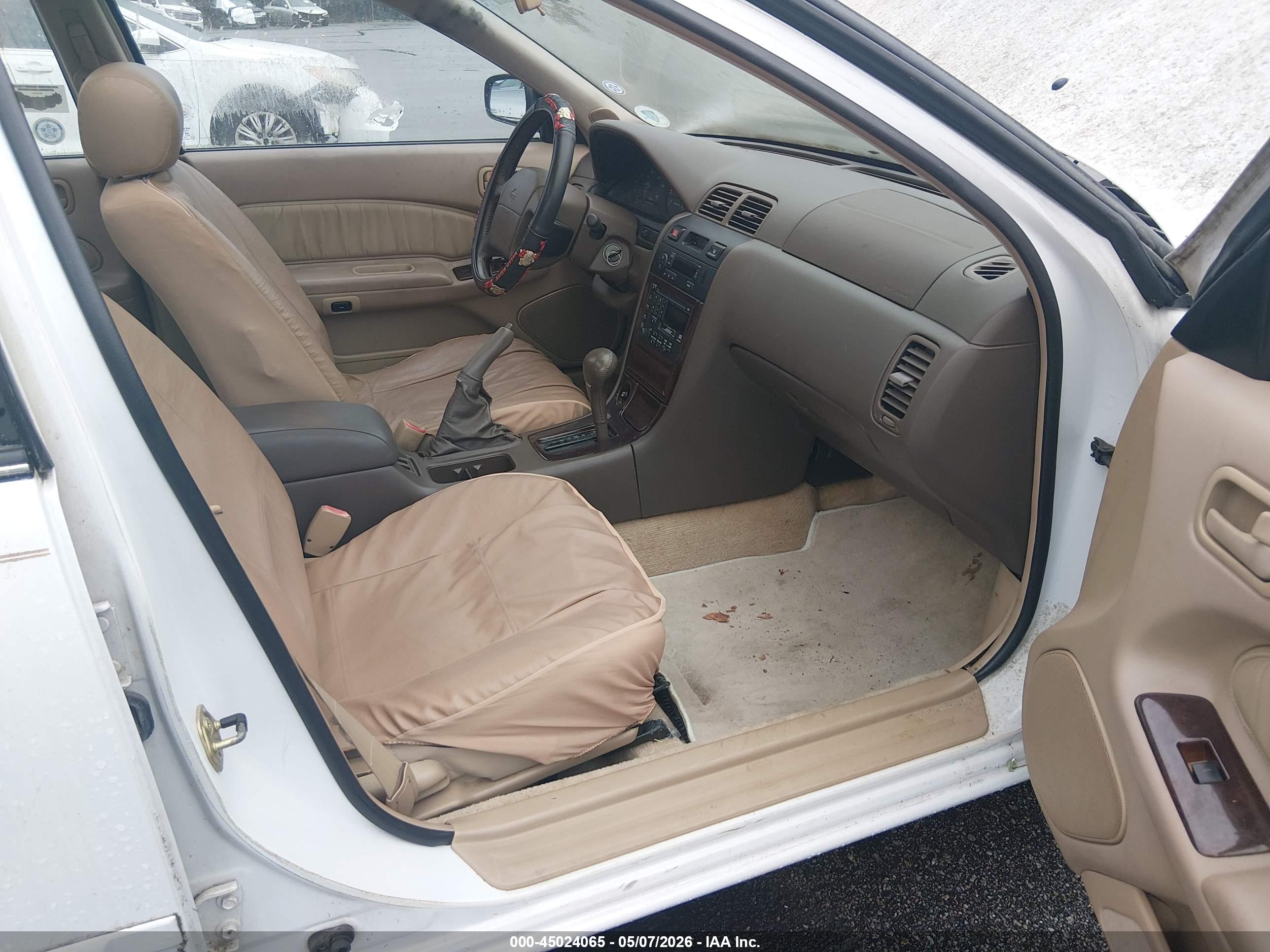NISSAN MAXIMA image 5