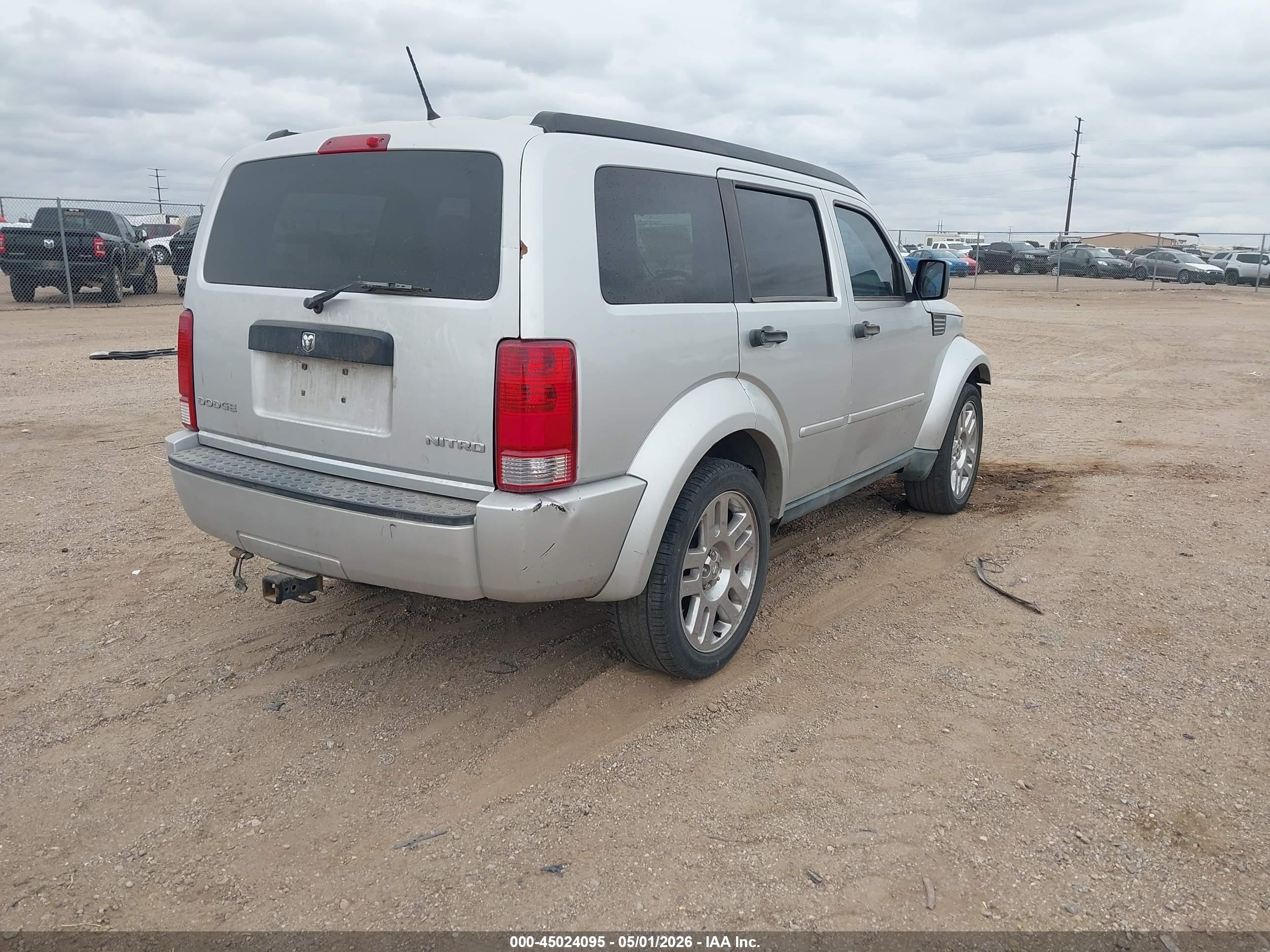 DODGE NITRO image 4
