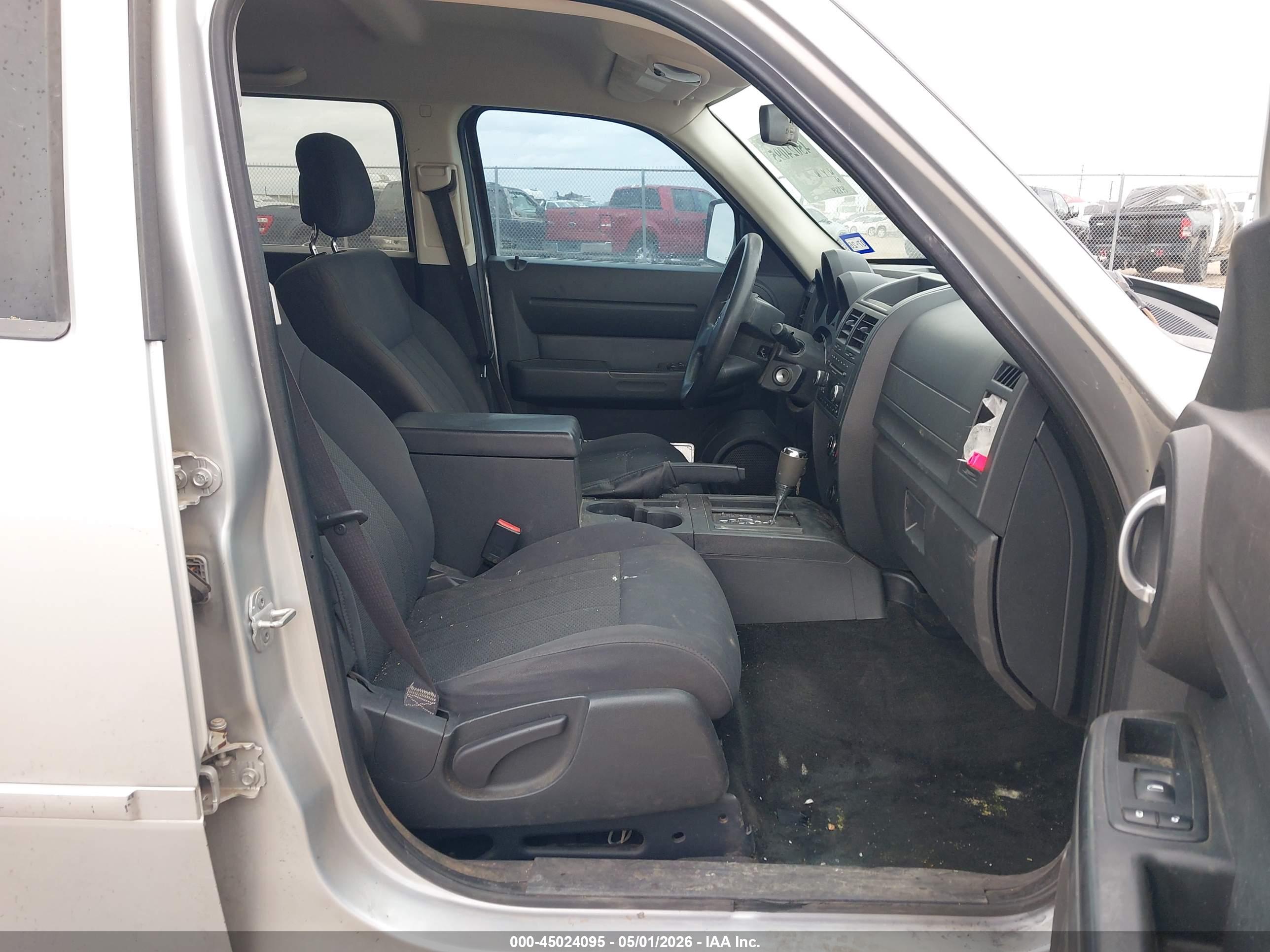 DODGE NITRO image 5