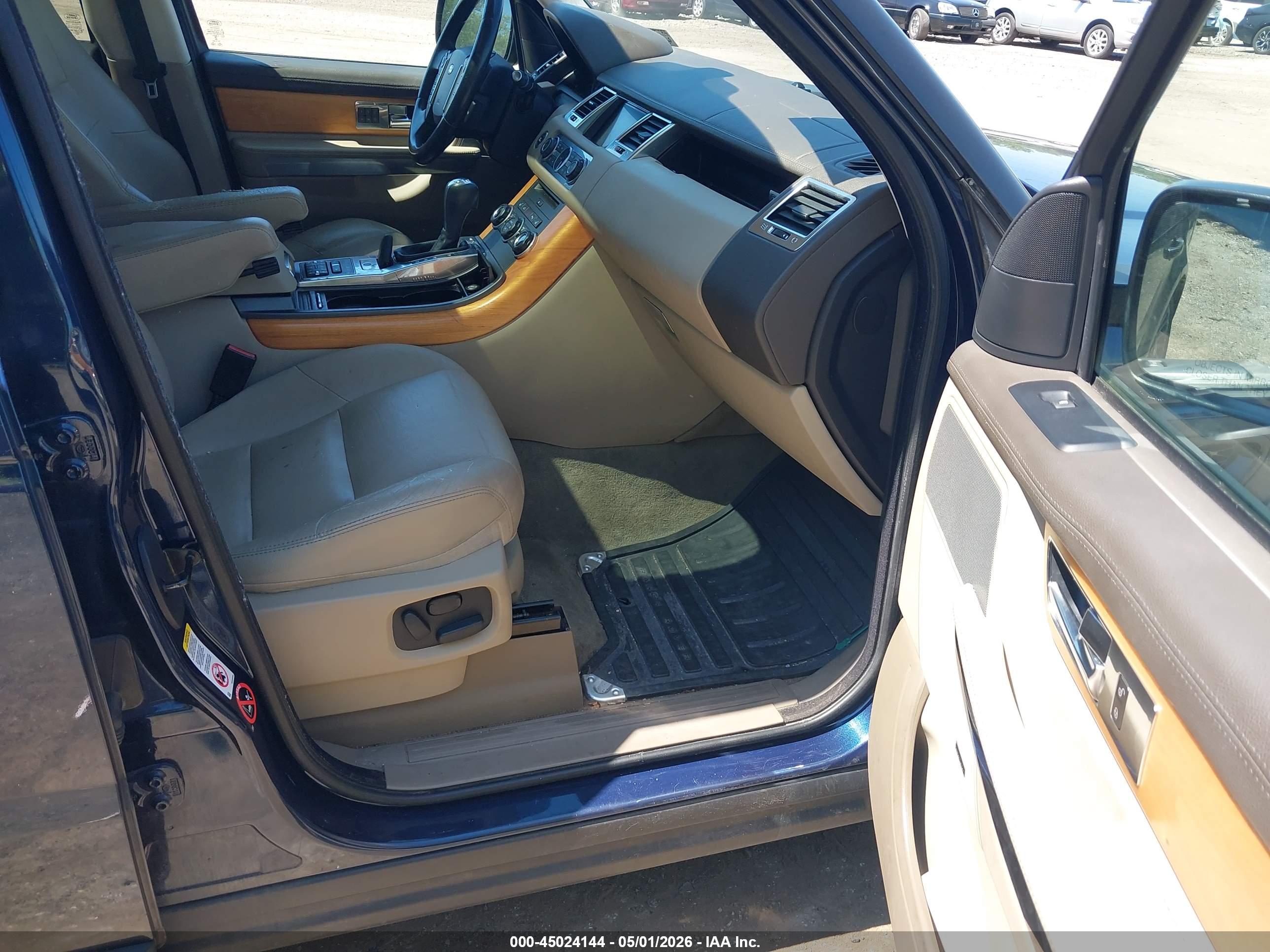 LAND ROVER image 5