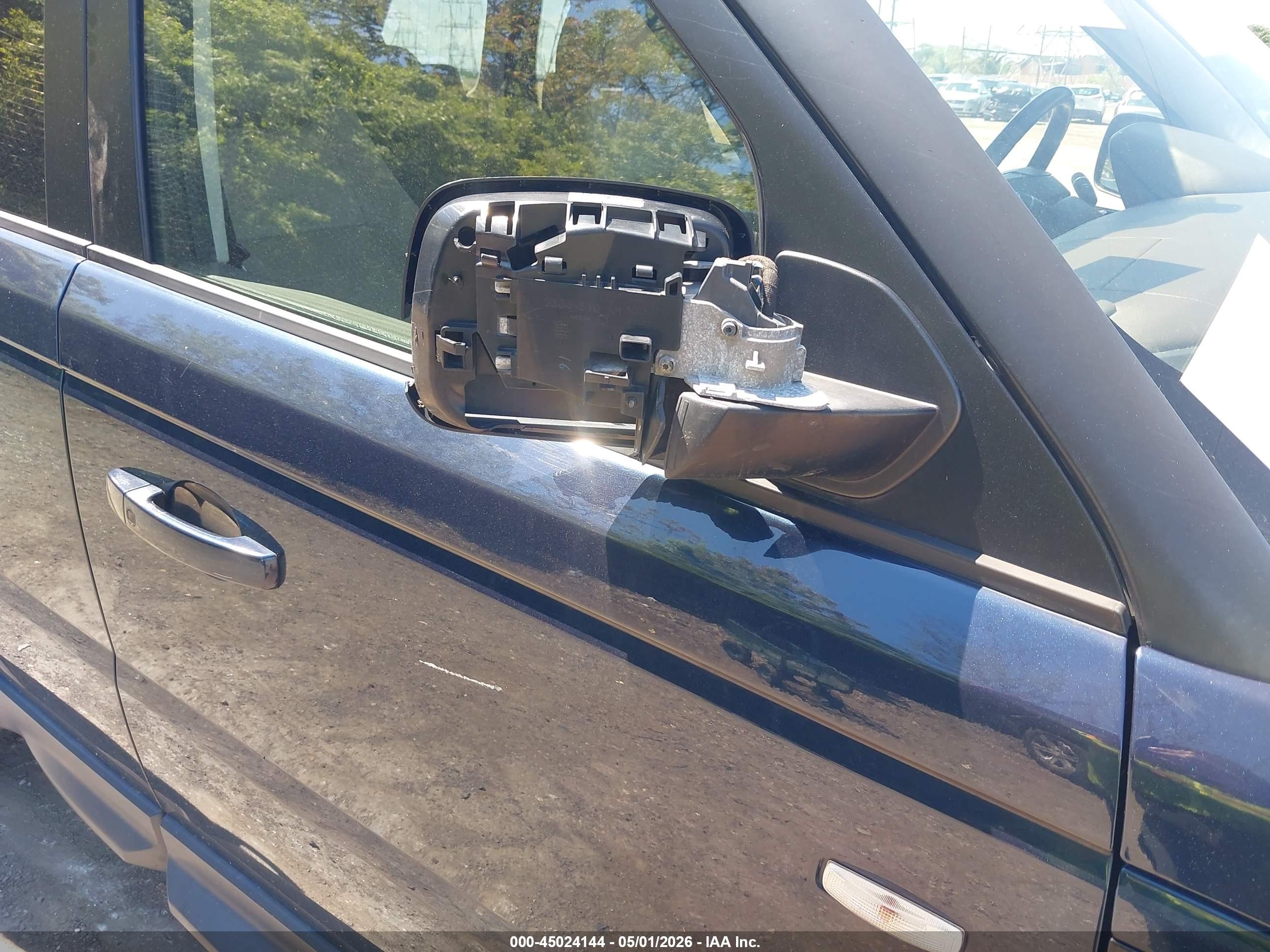 LAND ROVER image 6