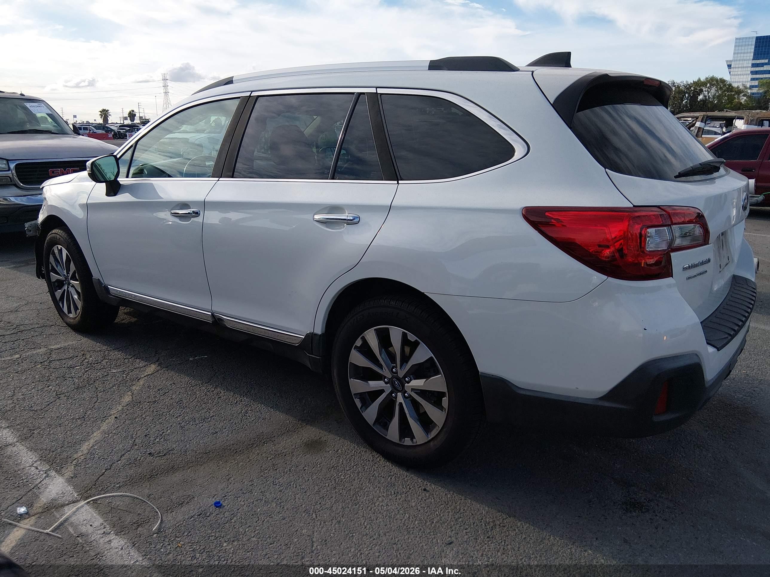 SUBARU OUTBACK image 3