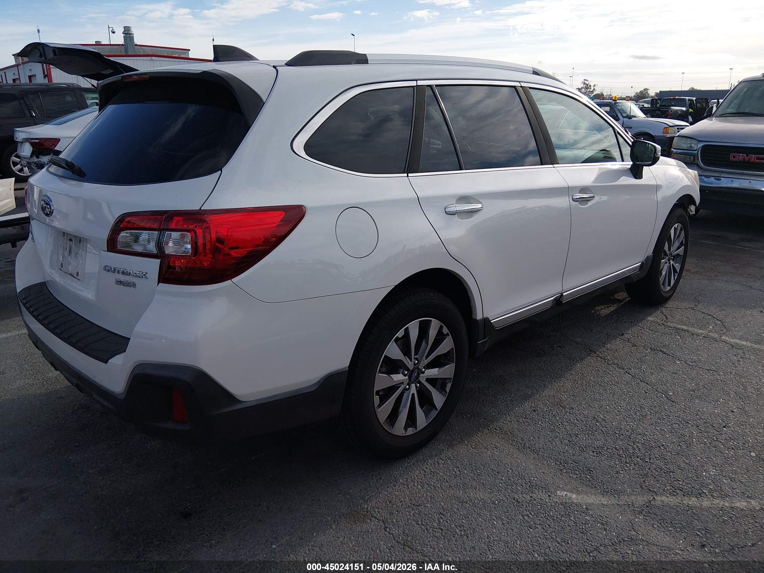 SUBARU OUTBACK image 4