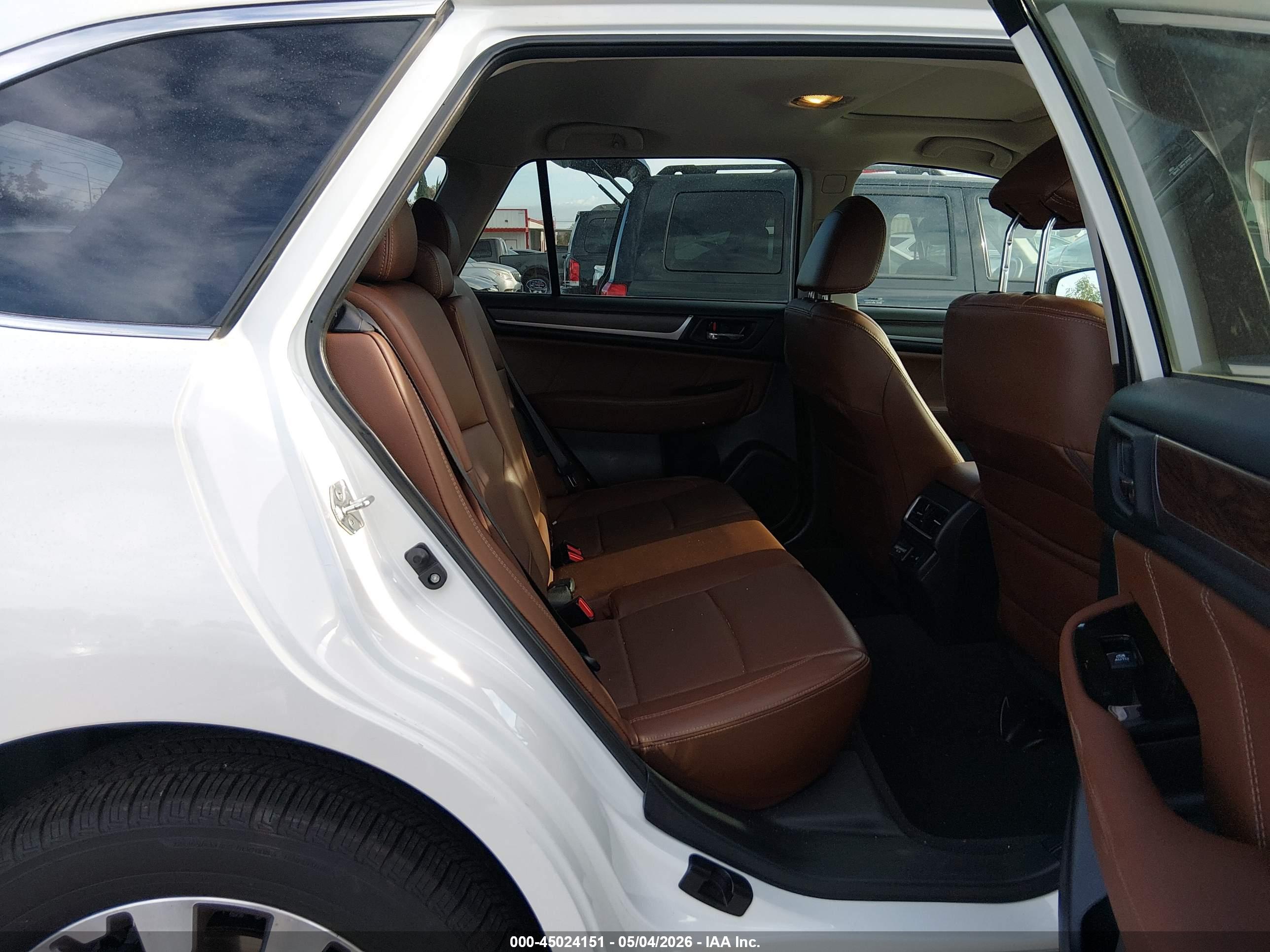 SUBARU OUTBACK image 8