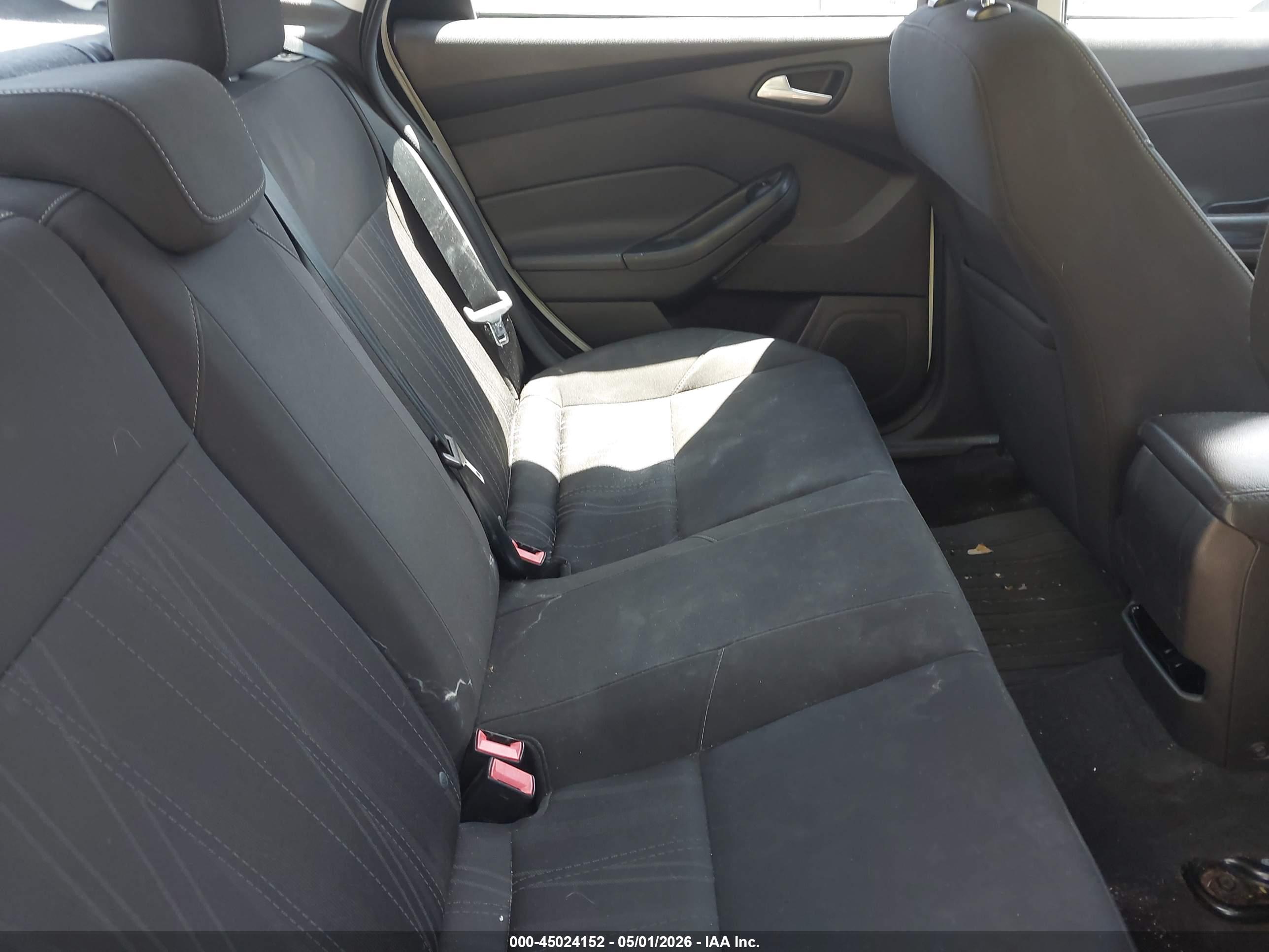 FORD FOCUS image 8