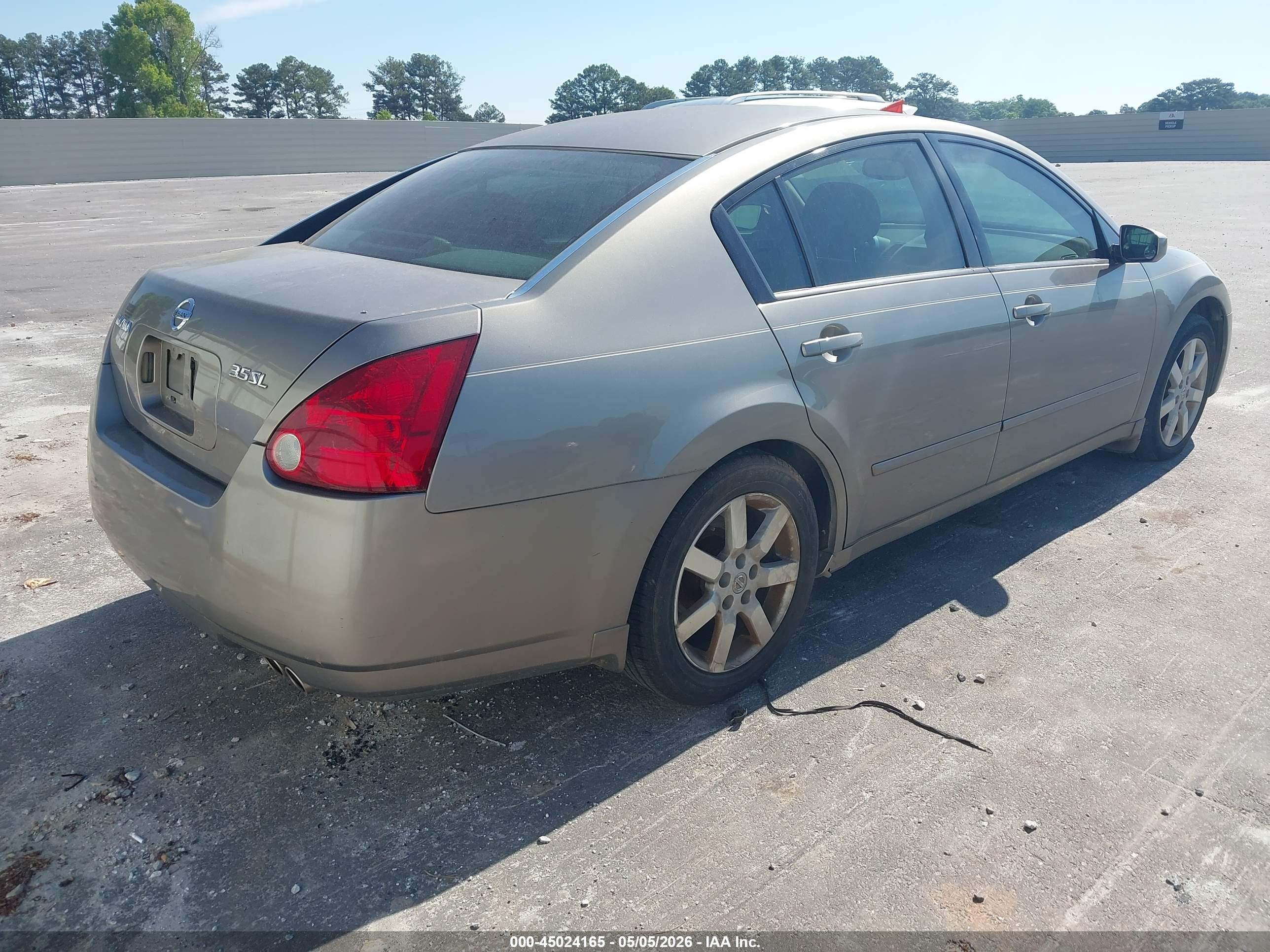 NISSAN MAXIMA image 4