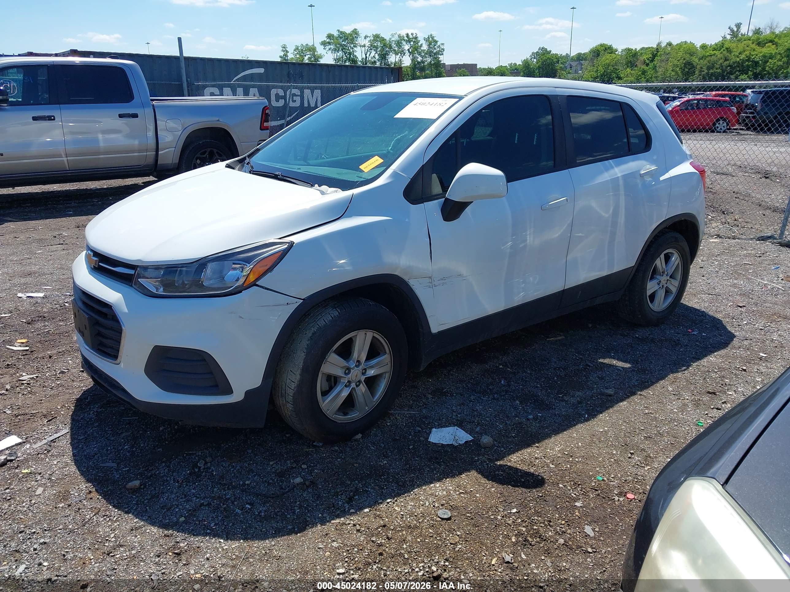CHEVROLET TRAX image 2