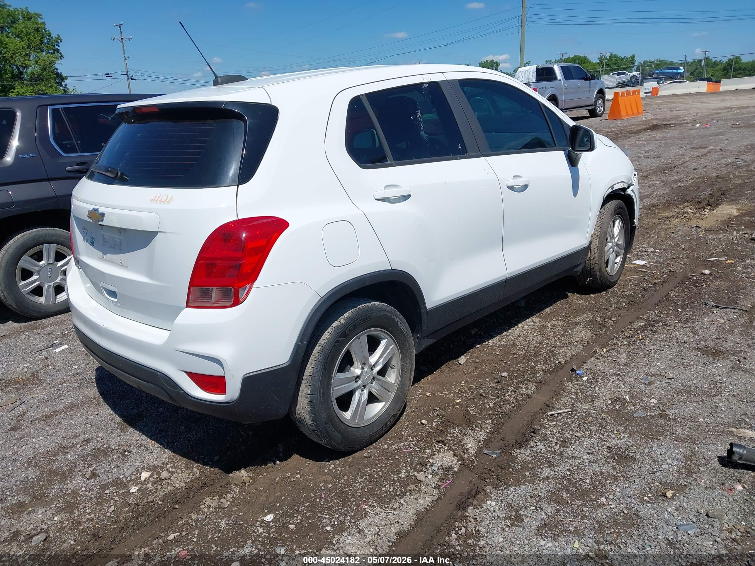 CHEVROLET TRAX image 4