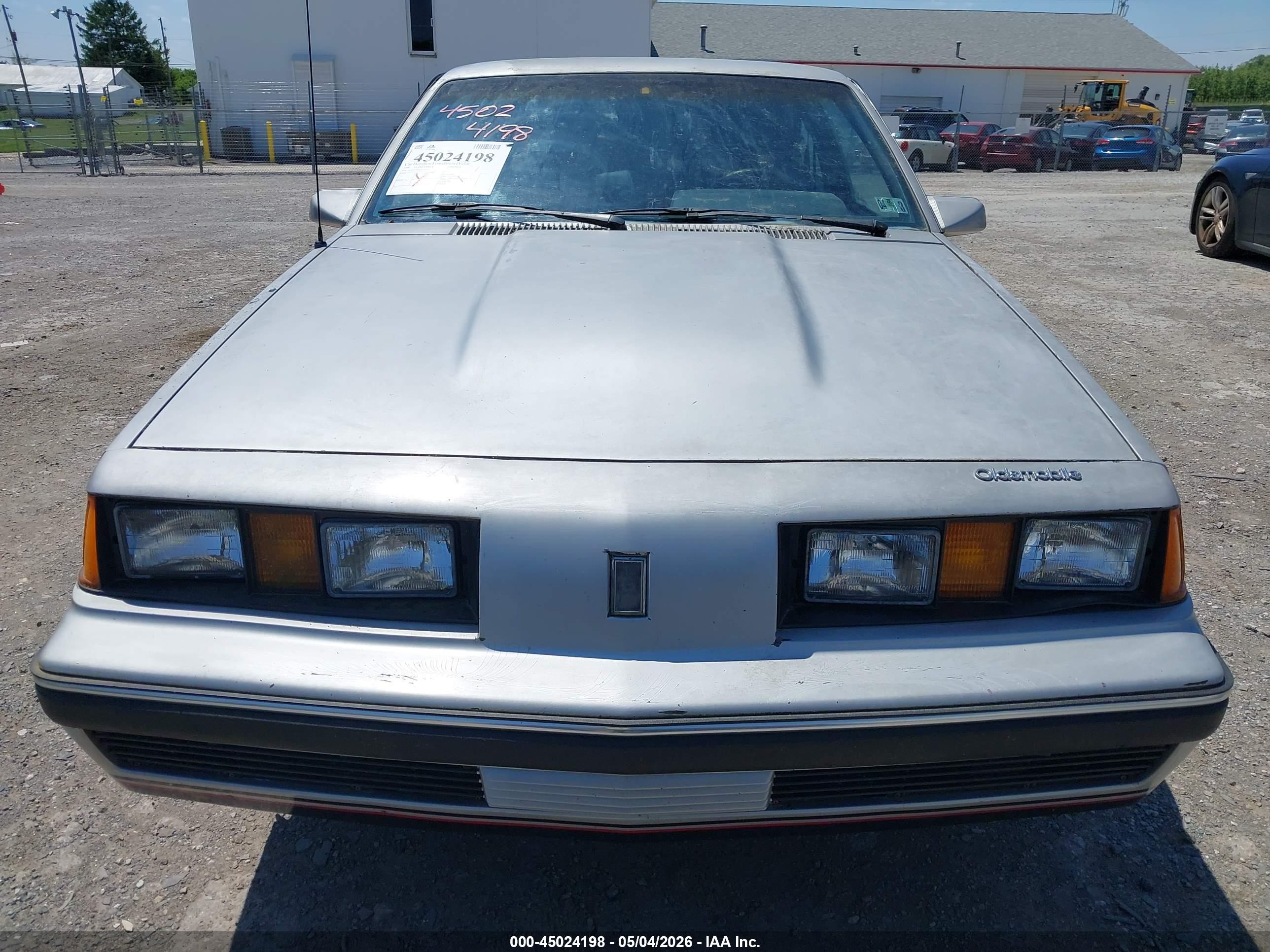 OLDSMOBILE FIRENZA image 6