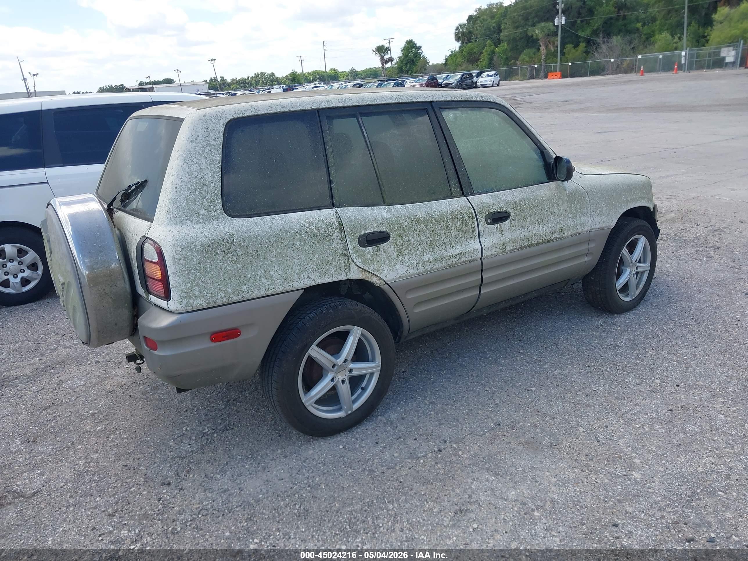 TOYOTA RAV4 image 4