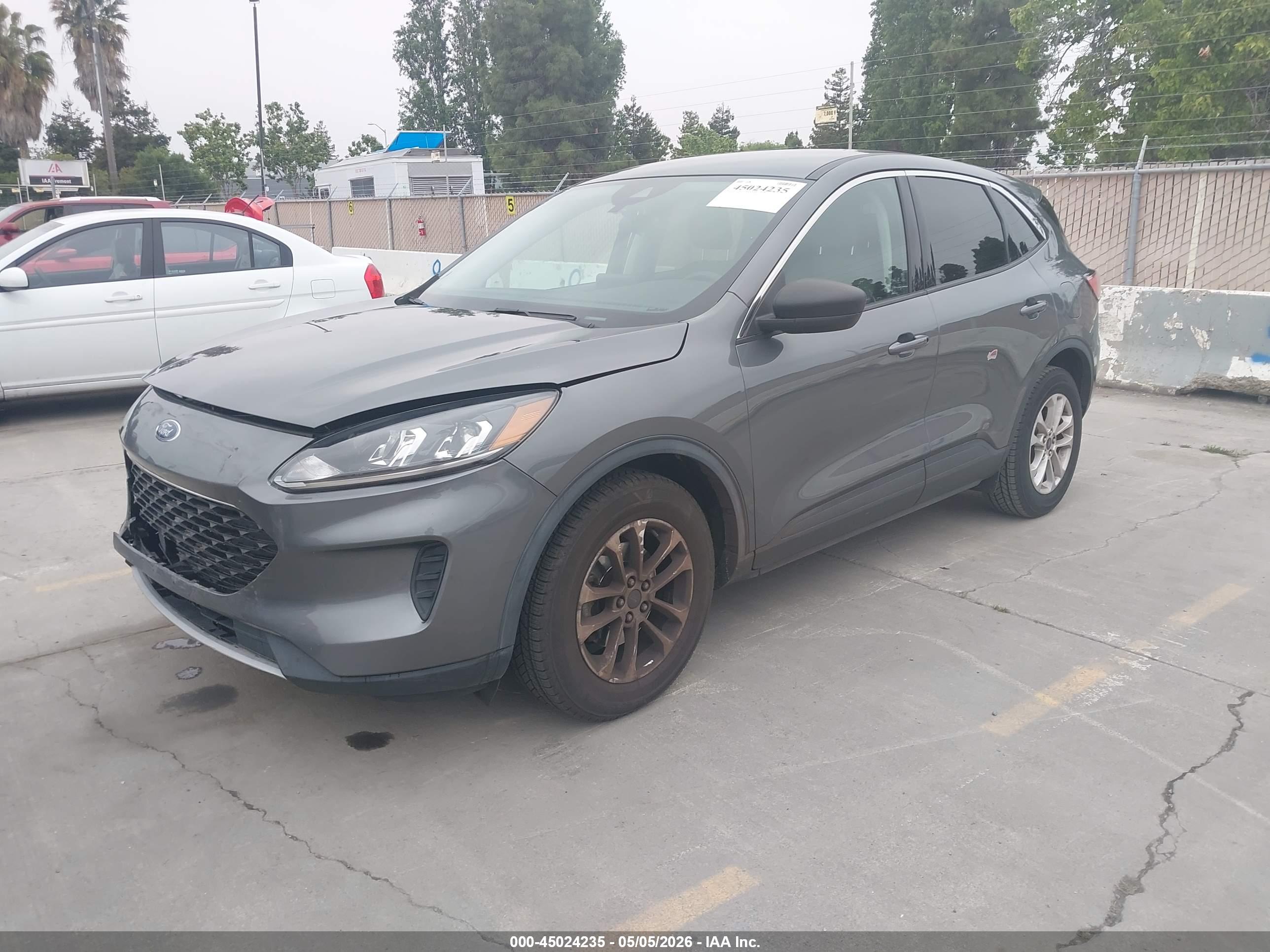 FORD ESCAPE image 2