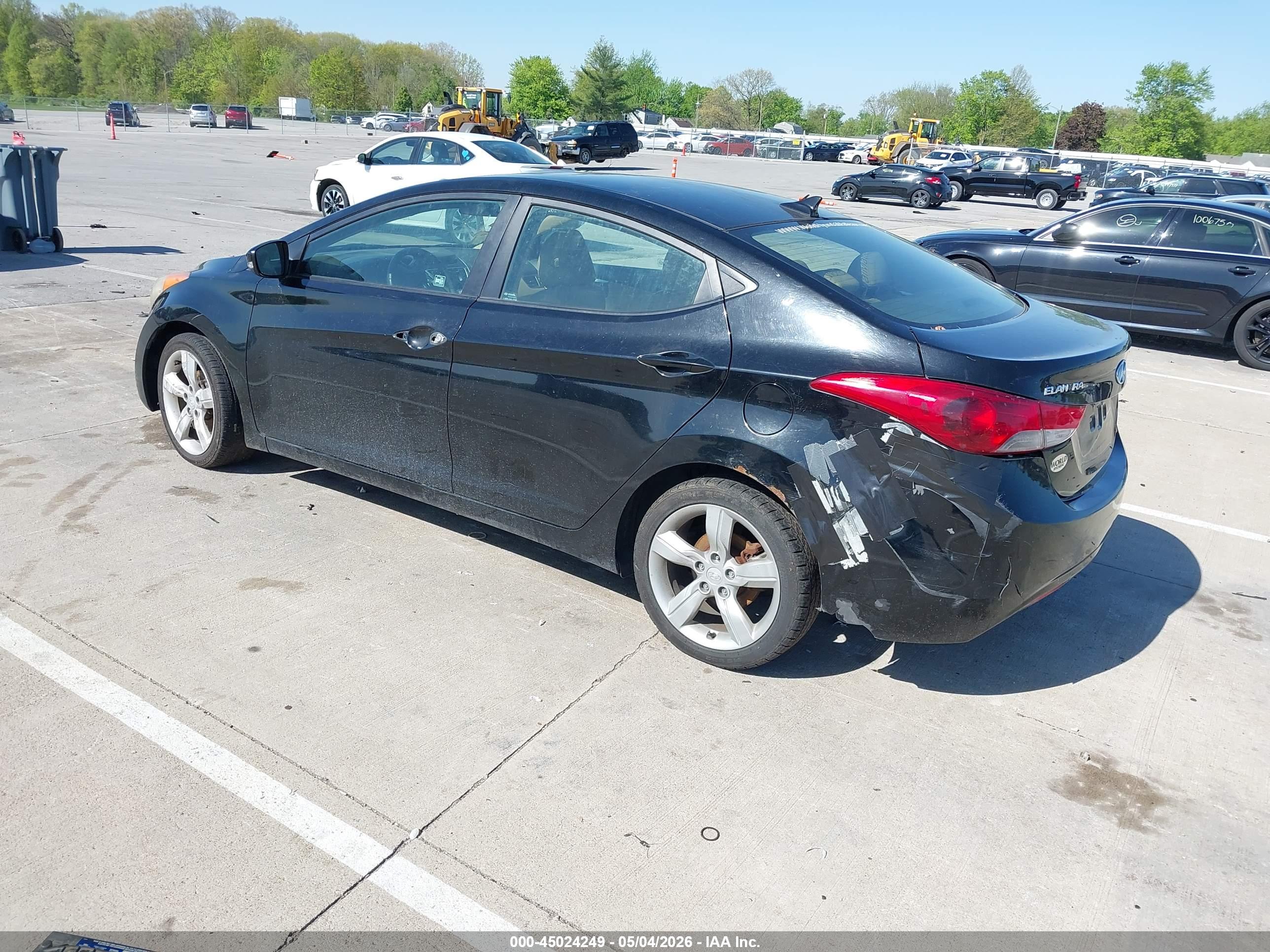 HYUNDAI ELANTRA image 3