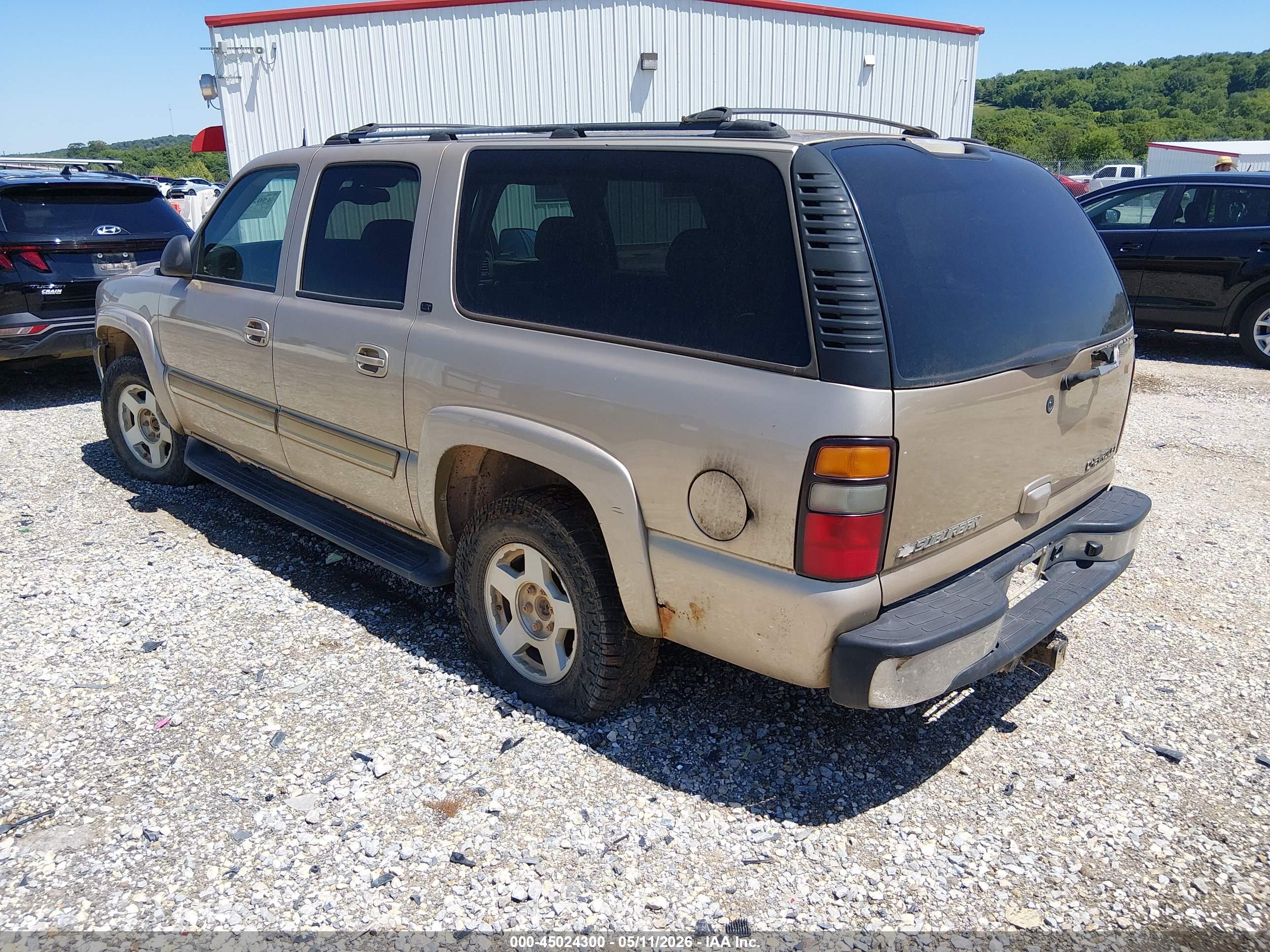 CHEVROLET SUBURBAN image 3