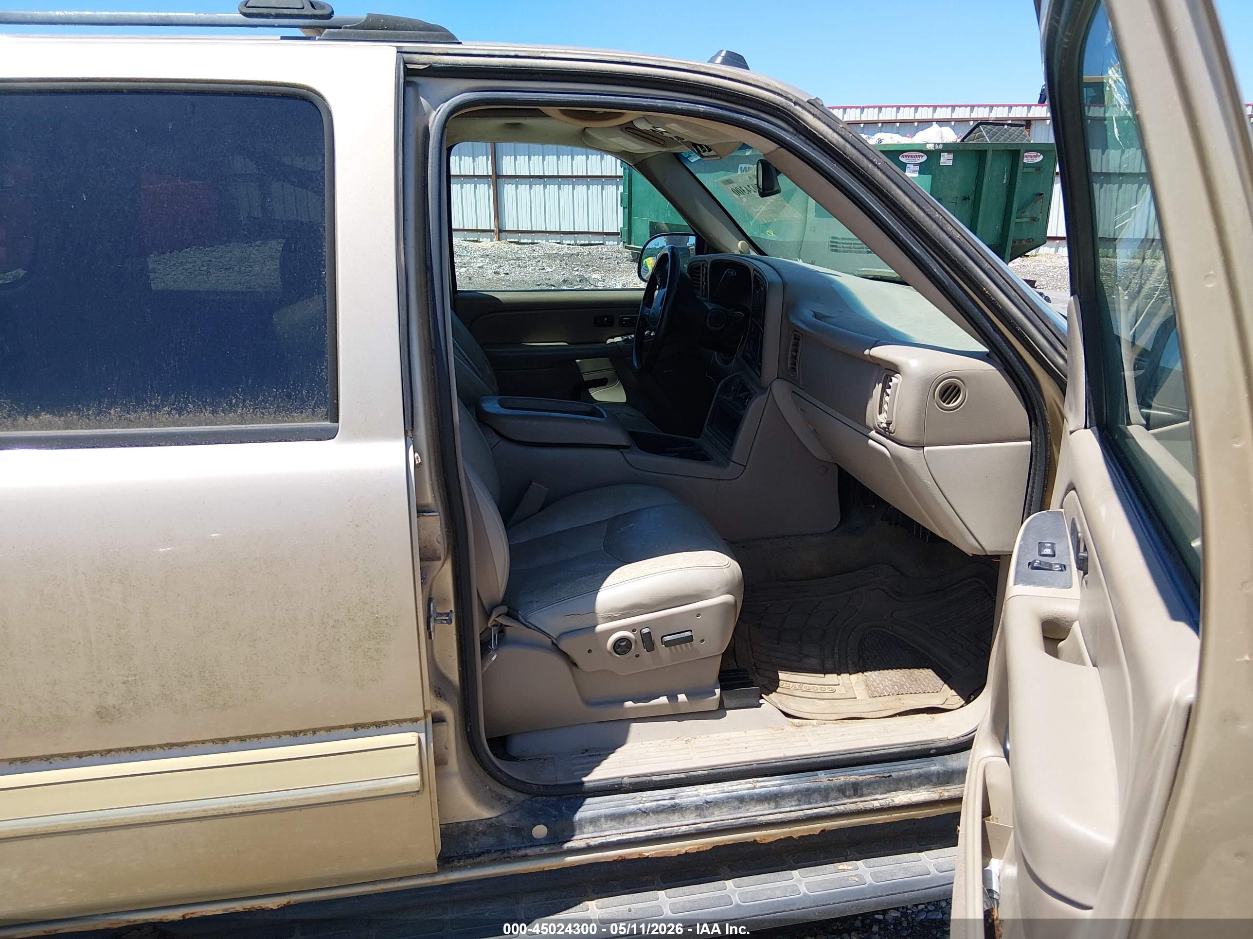 CHEVROLET SUBURBAN image 5
