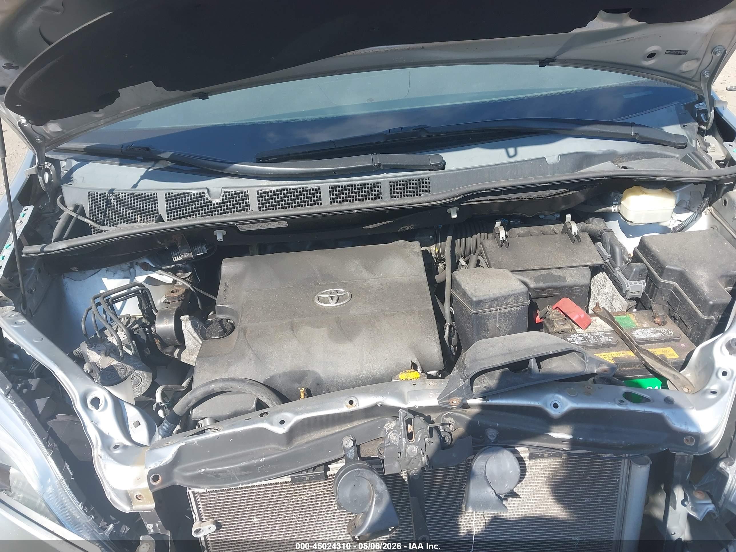 TOYOTA SIENNA image 10