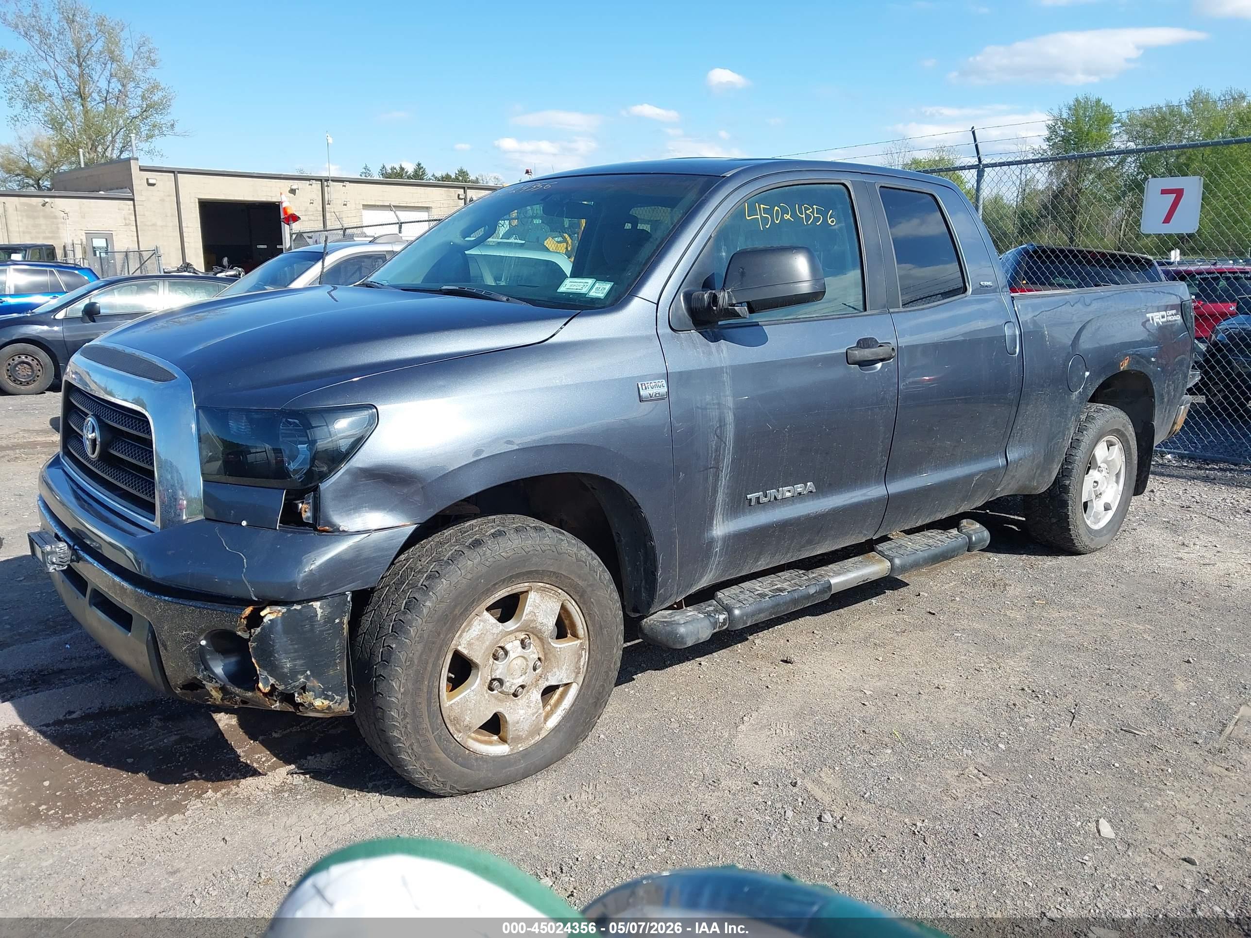 TOYOTA TUNDRA image 2