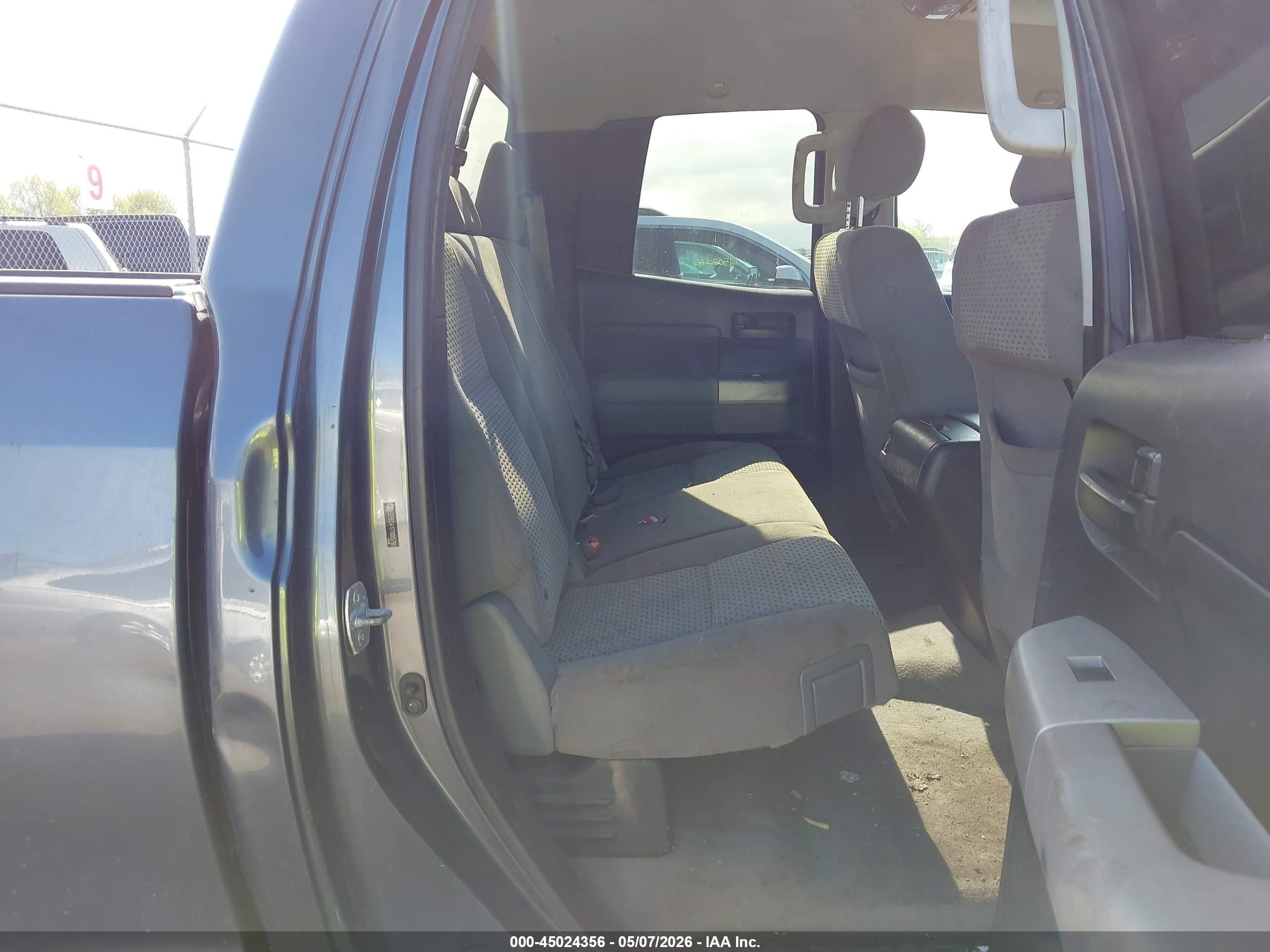 TOYOTA TUNDRA image 8