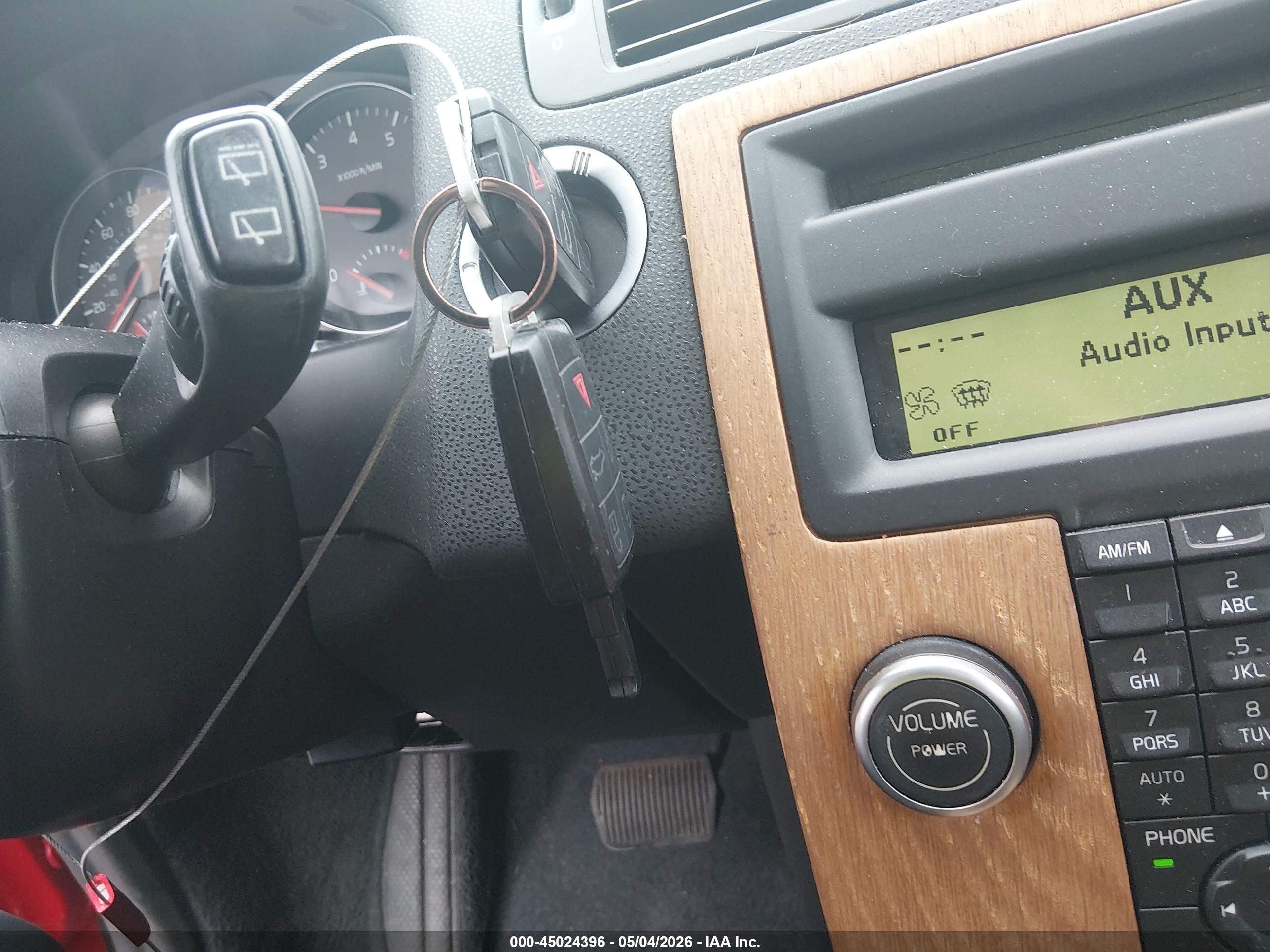 VOLVO V50 image 11
