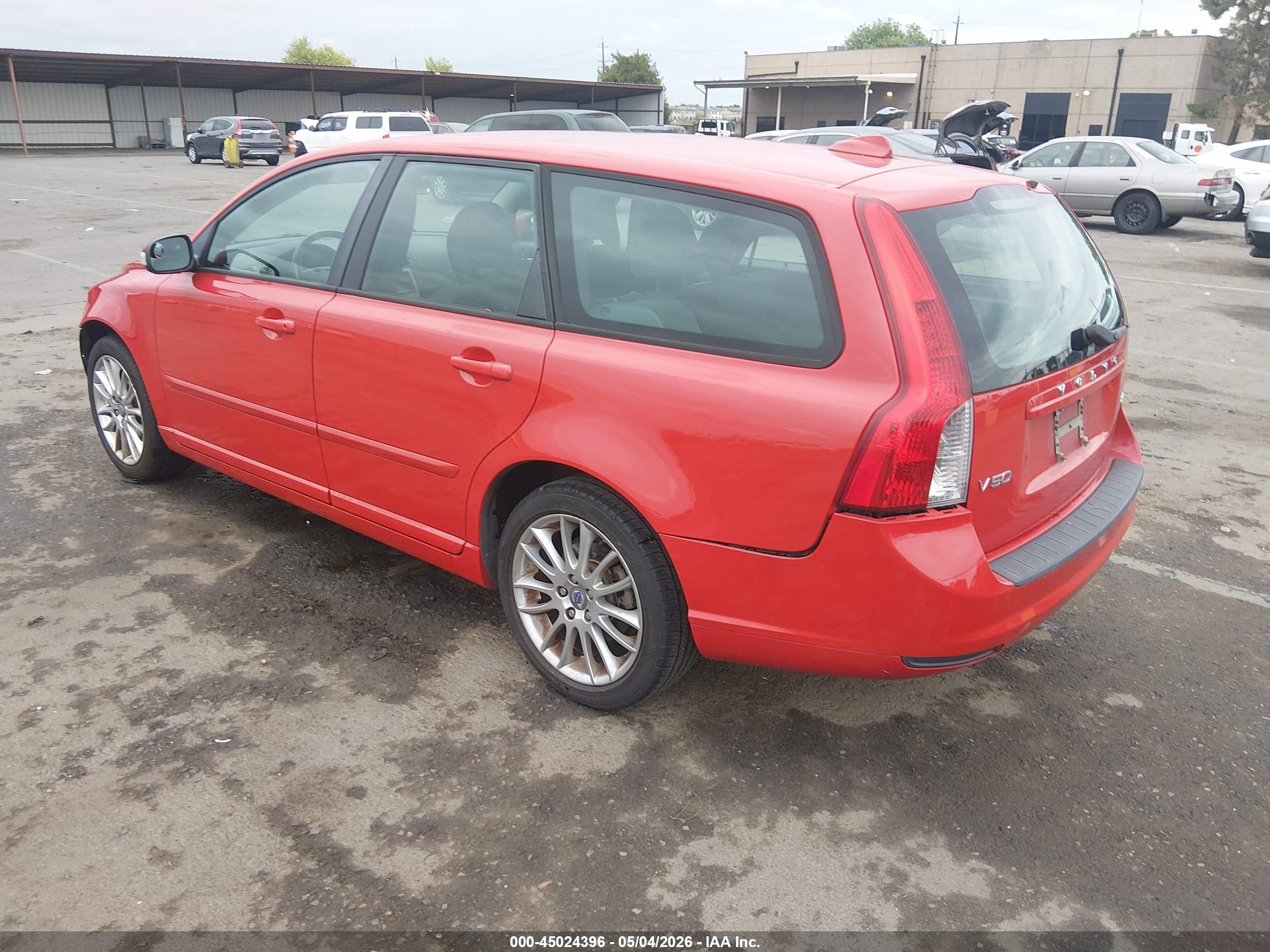 VOLVO V50 image 3