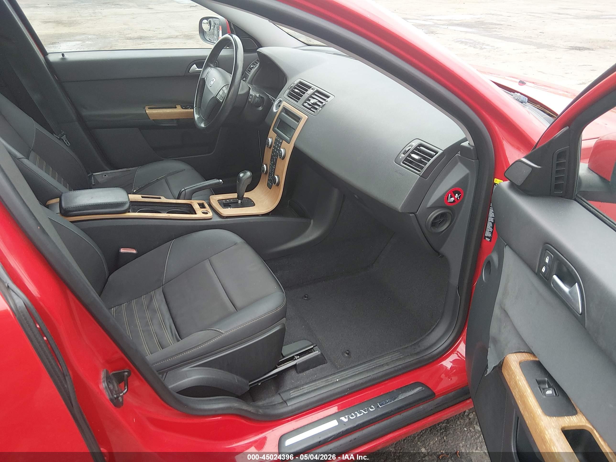 VOLVO V50 image 5