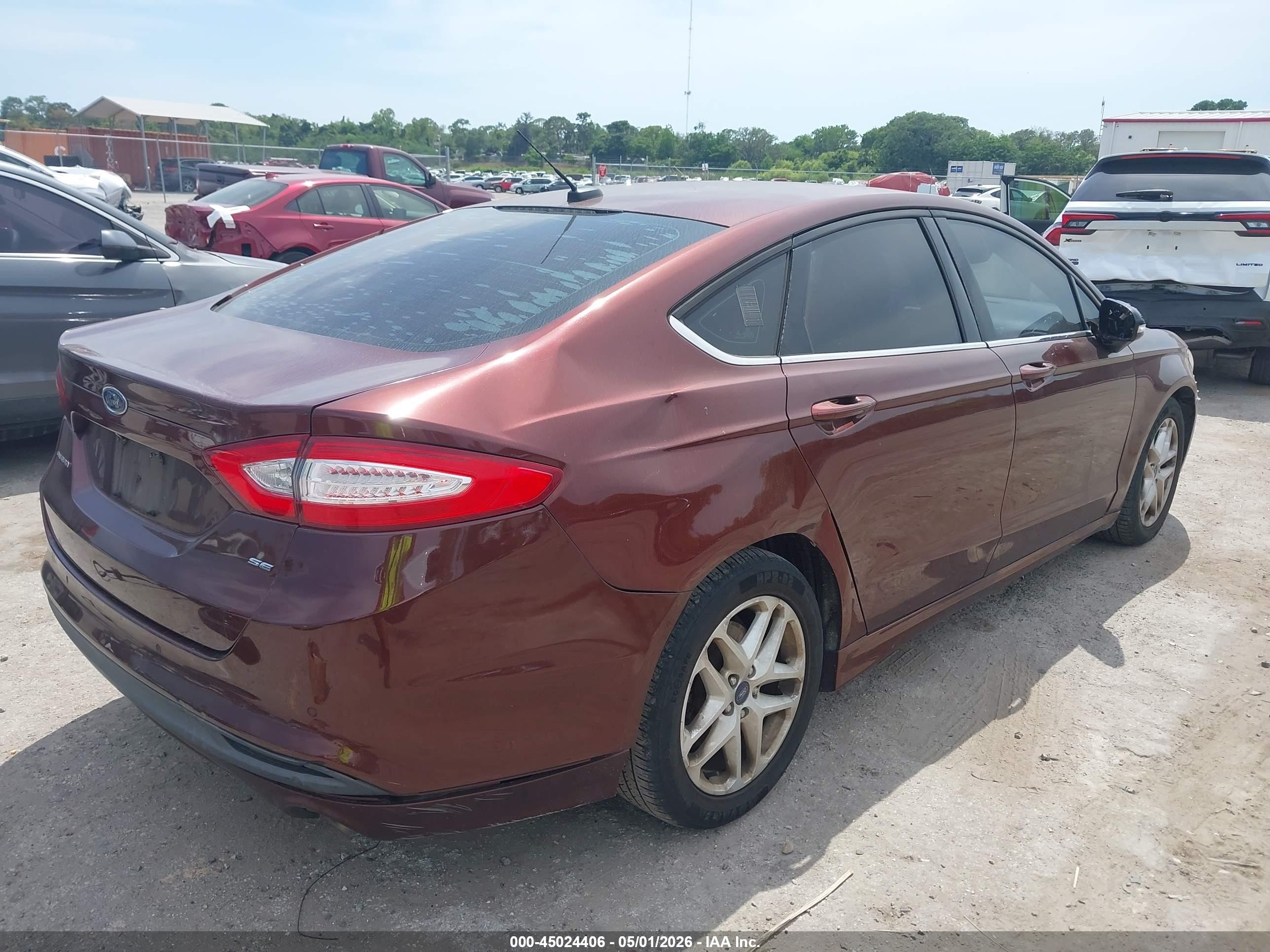 FORD FUSION image 4