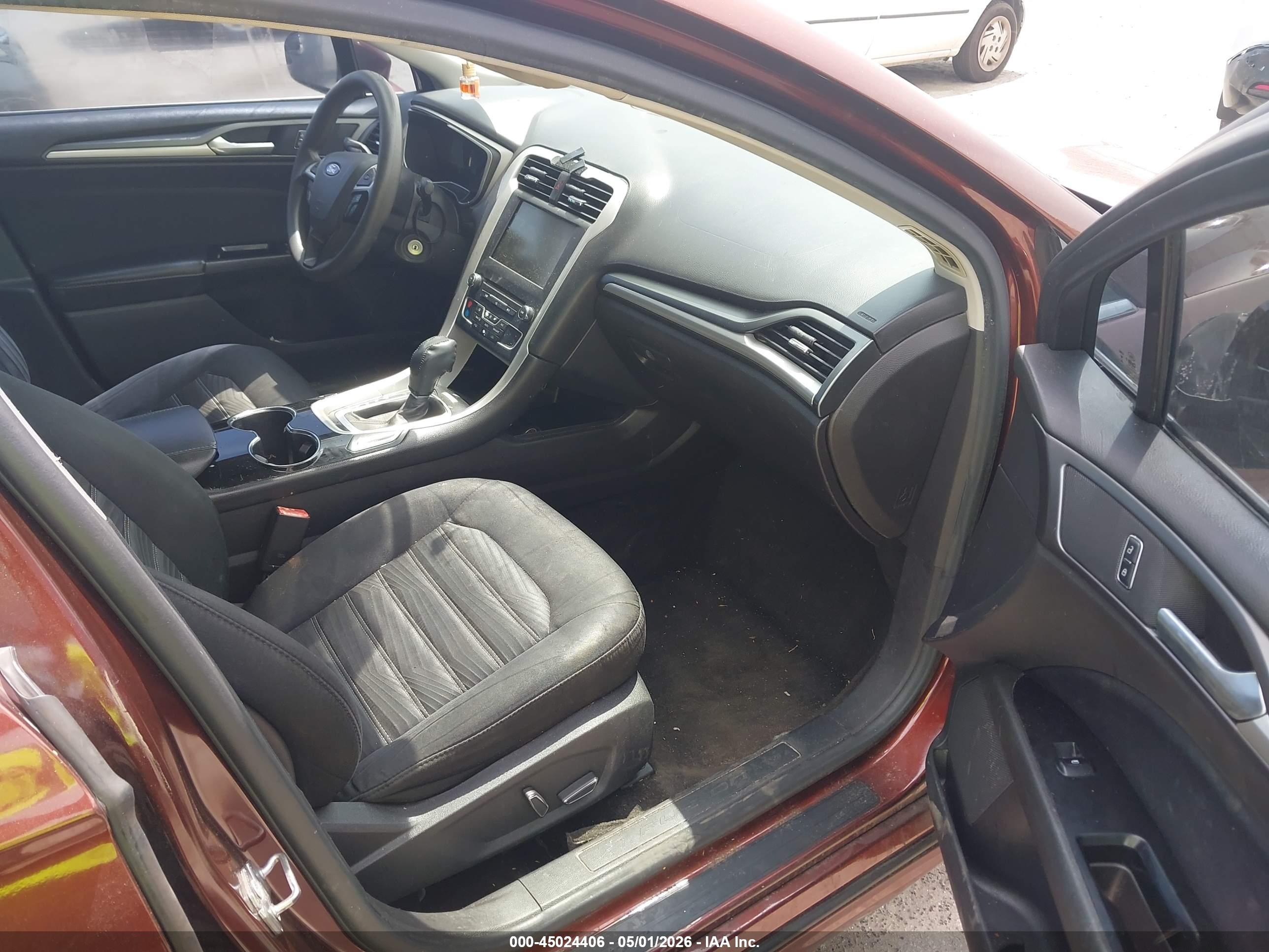 FORD FUSION image 5