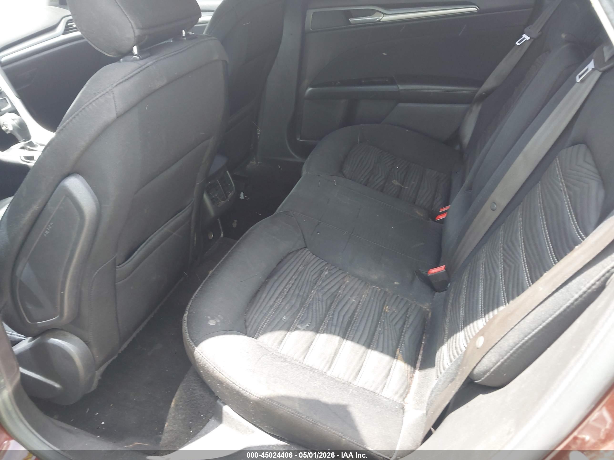 FORD FUSION image 8
