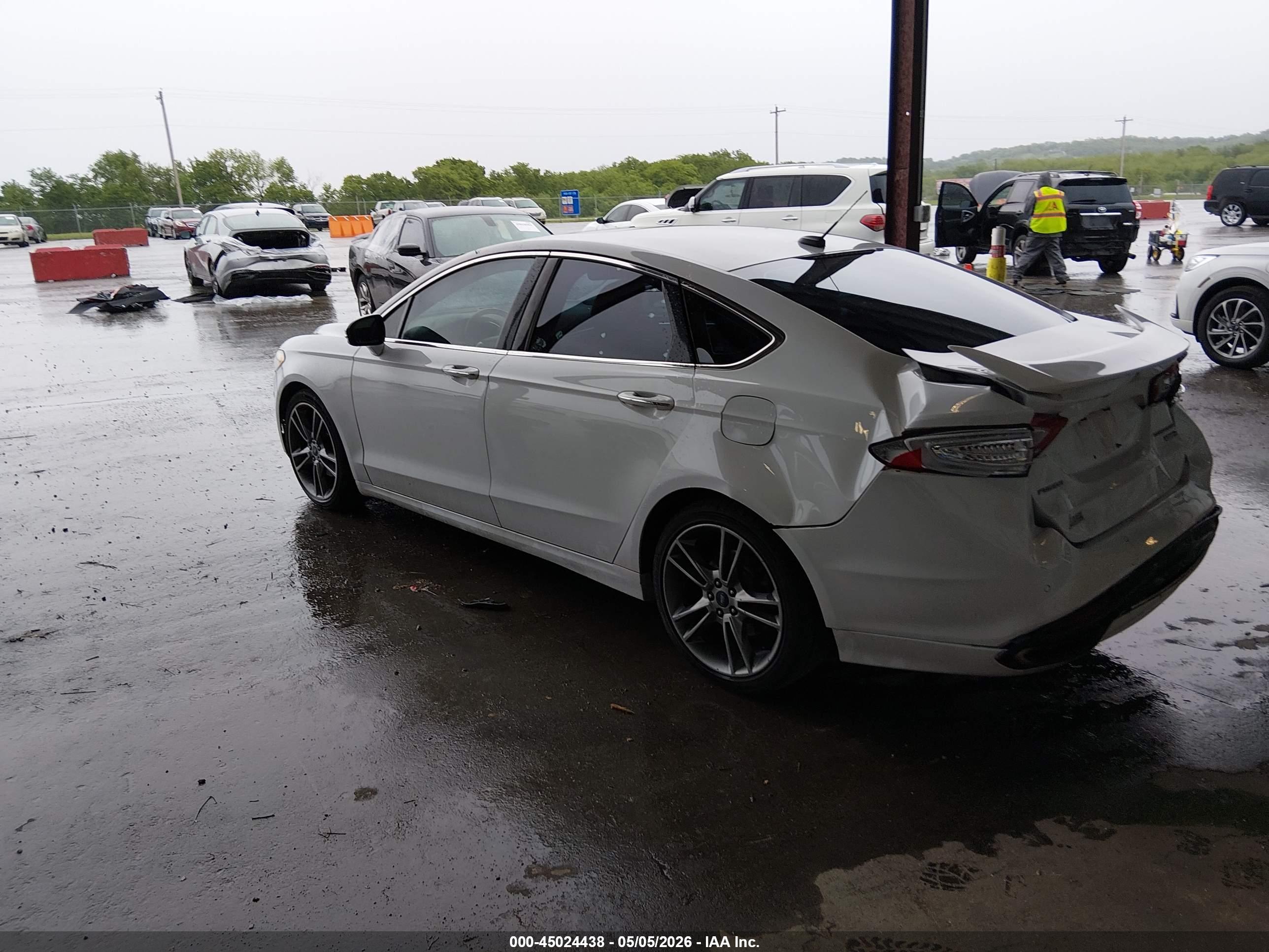 FORD FUSION image 3