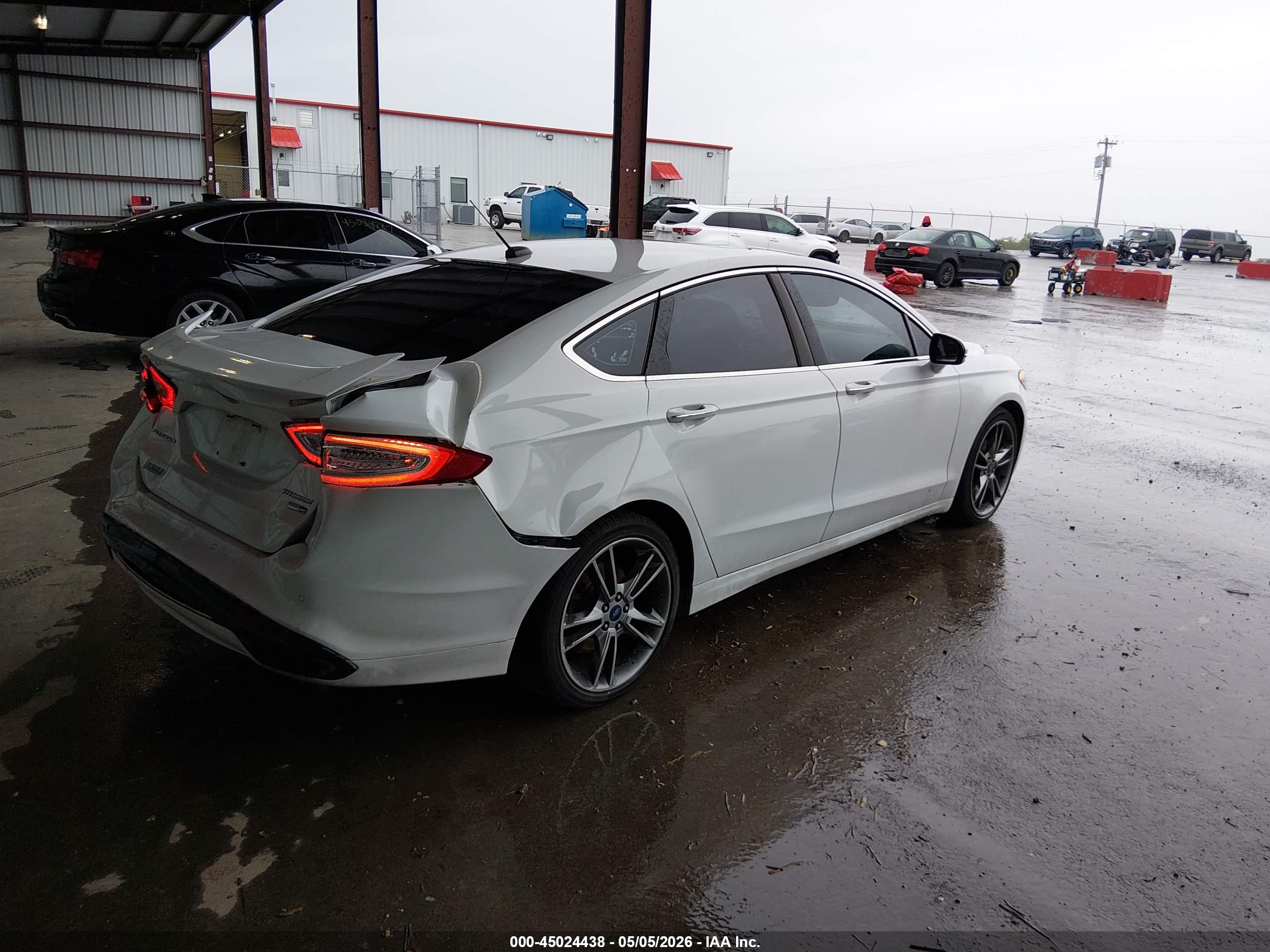 FORD FUSION image 4