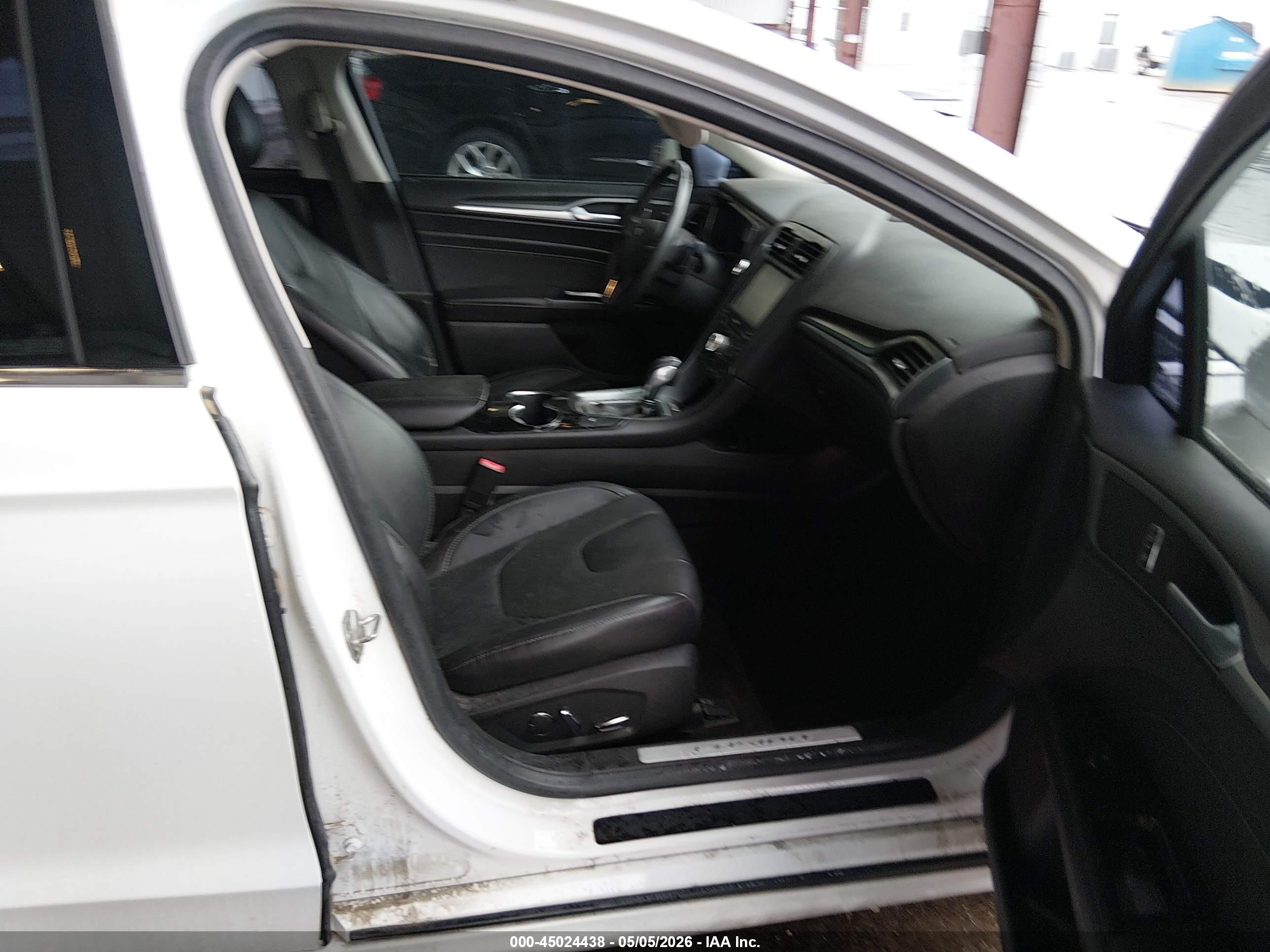 FORD FUSION image 5