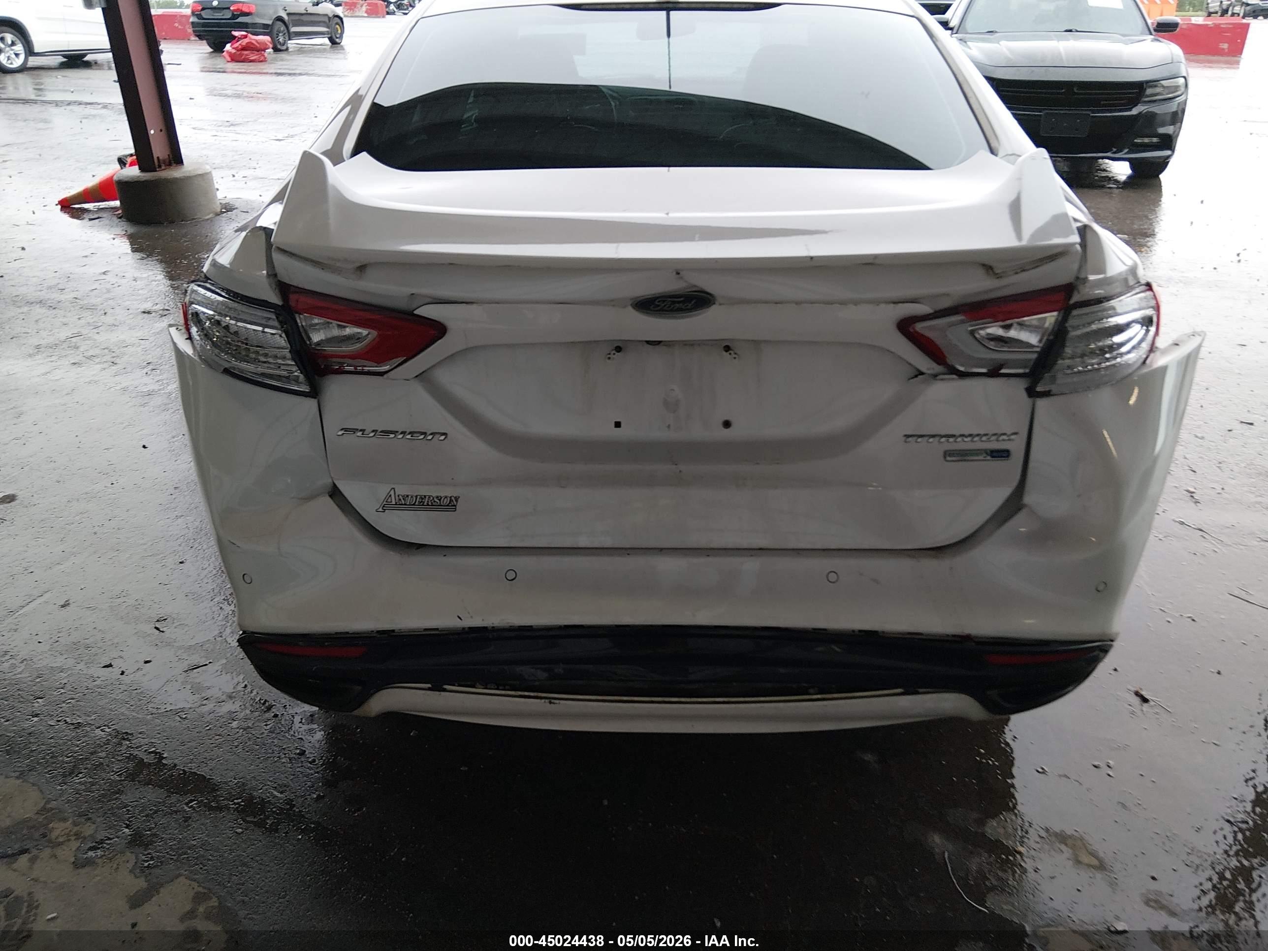 FORD FUSION image 6