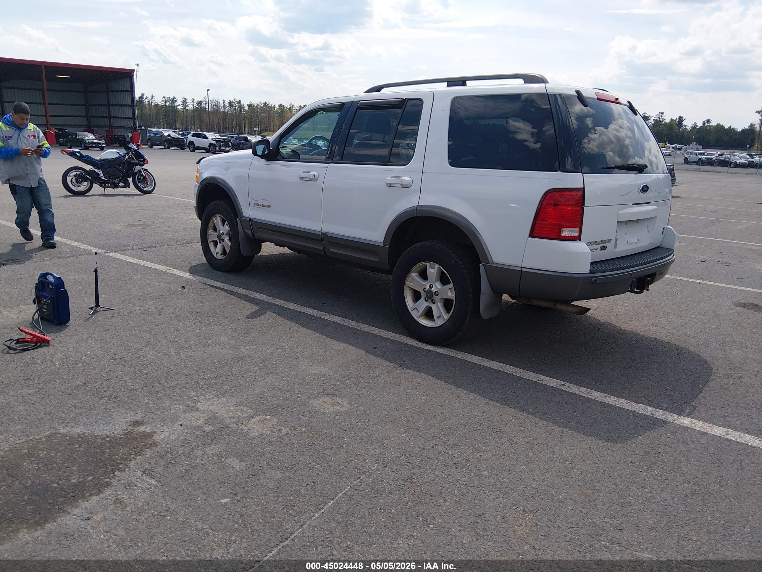 FORD EXPLORER image 3