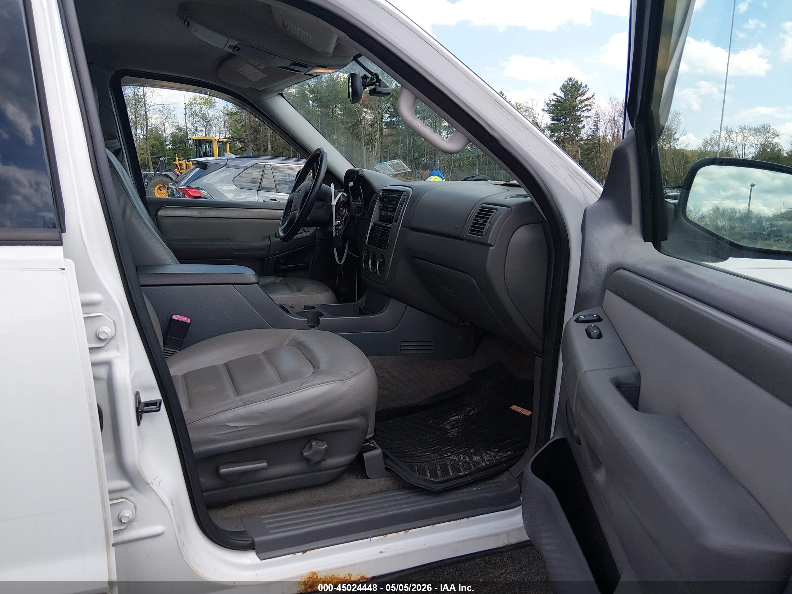 FORD EXPLORER image 5