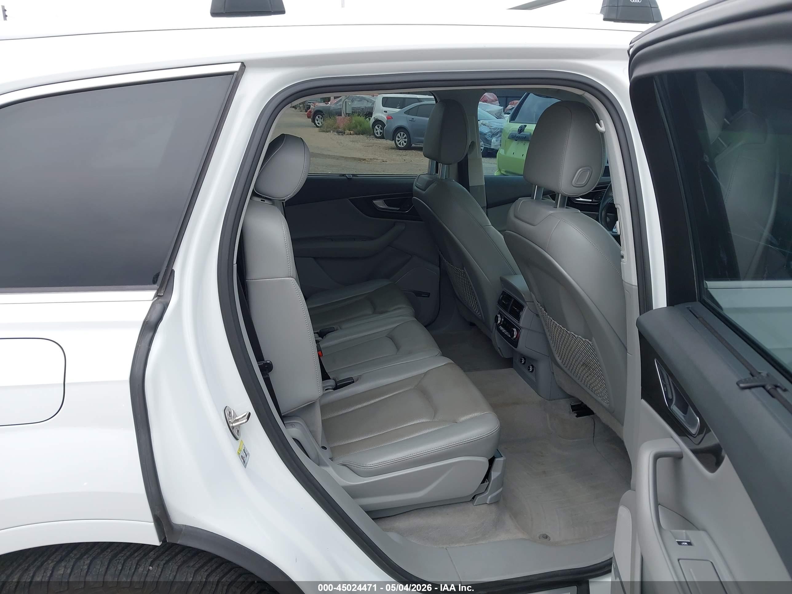 AUDI Q7 image 8