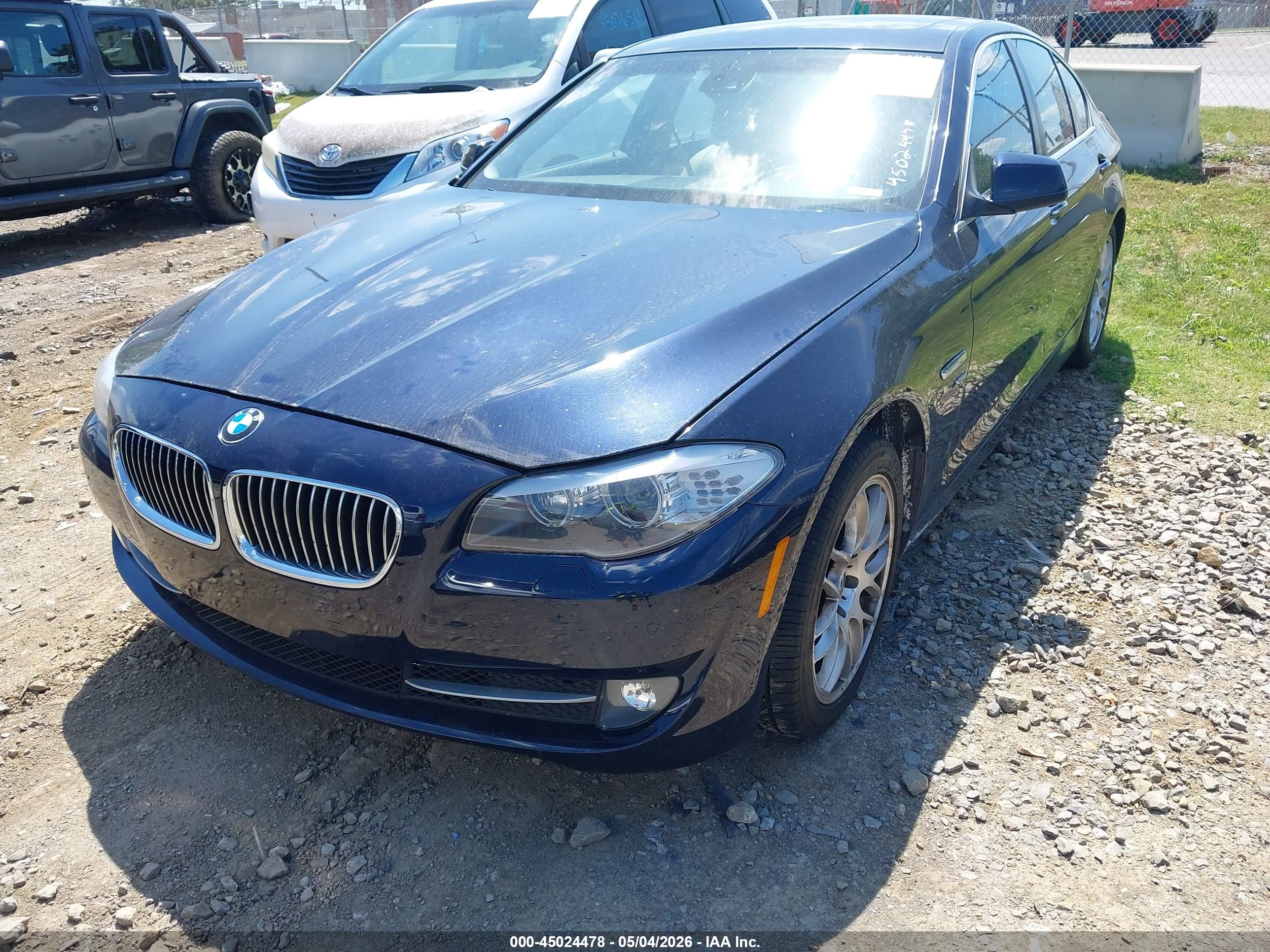 BMW 535I image 6