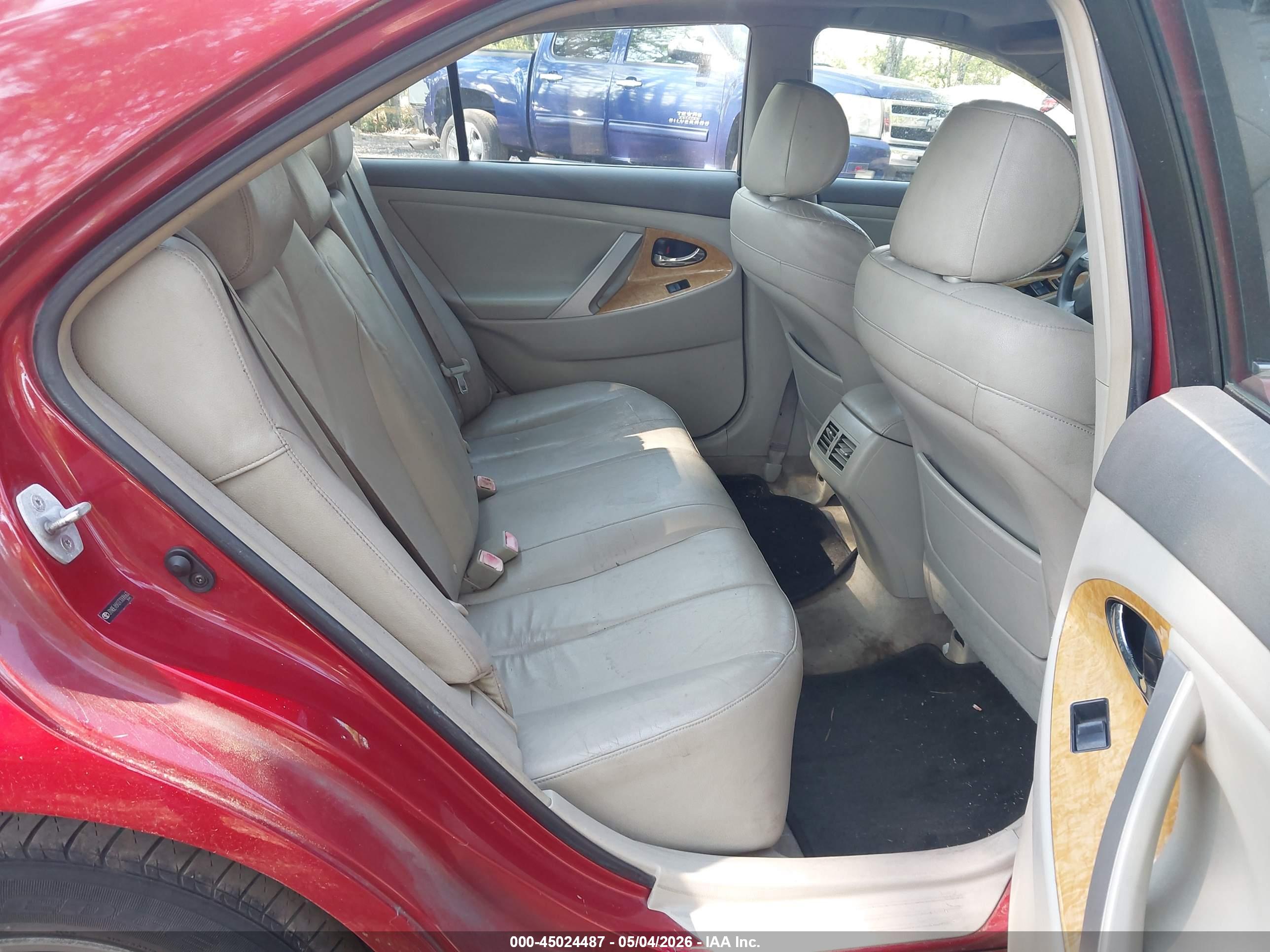 TOYOTA CAMRY image 8