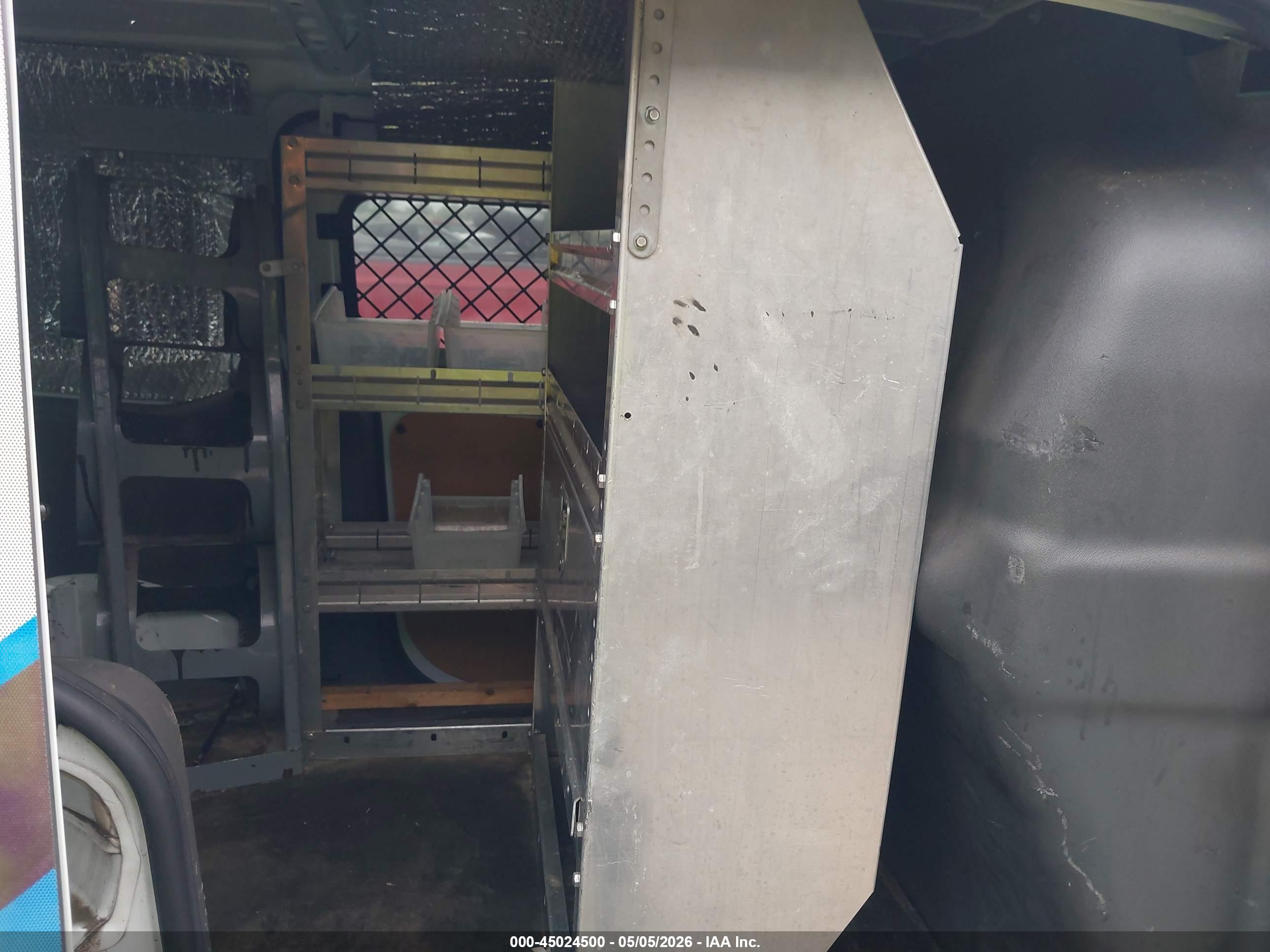 FORD TRANSIT image 8