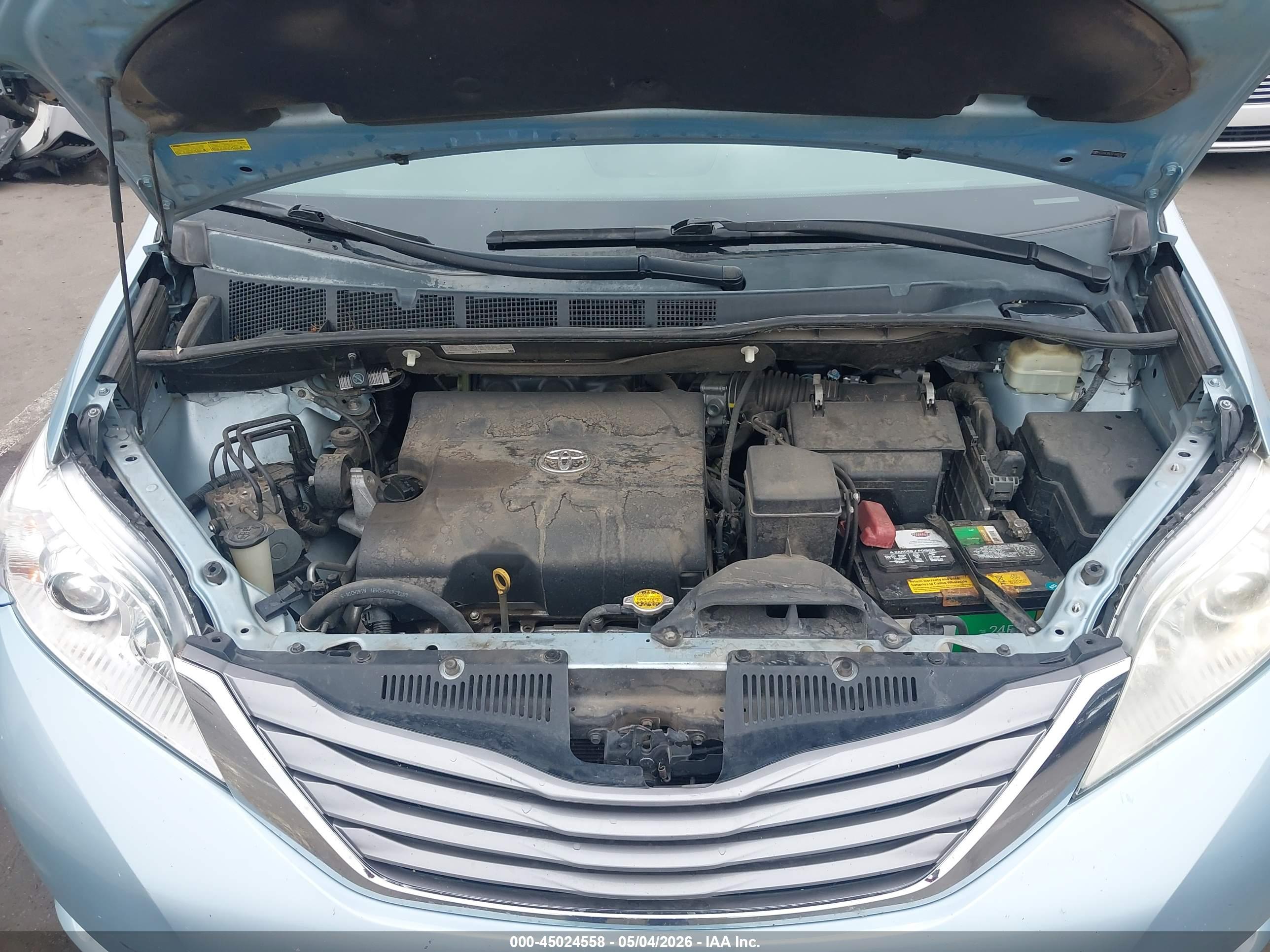 TOYOTA SIENNA image 10