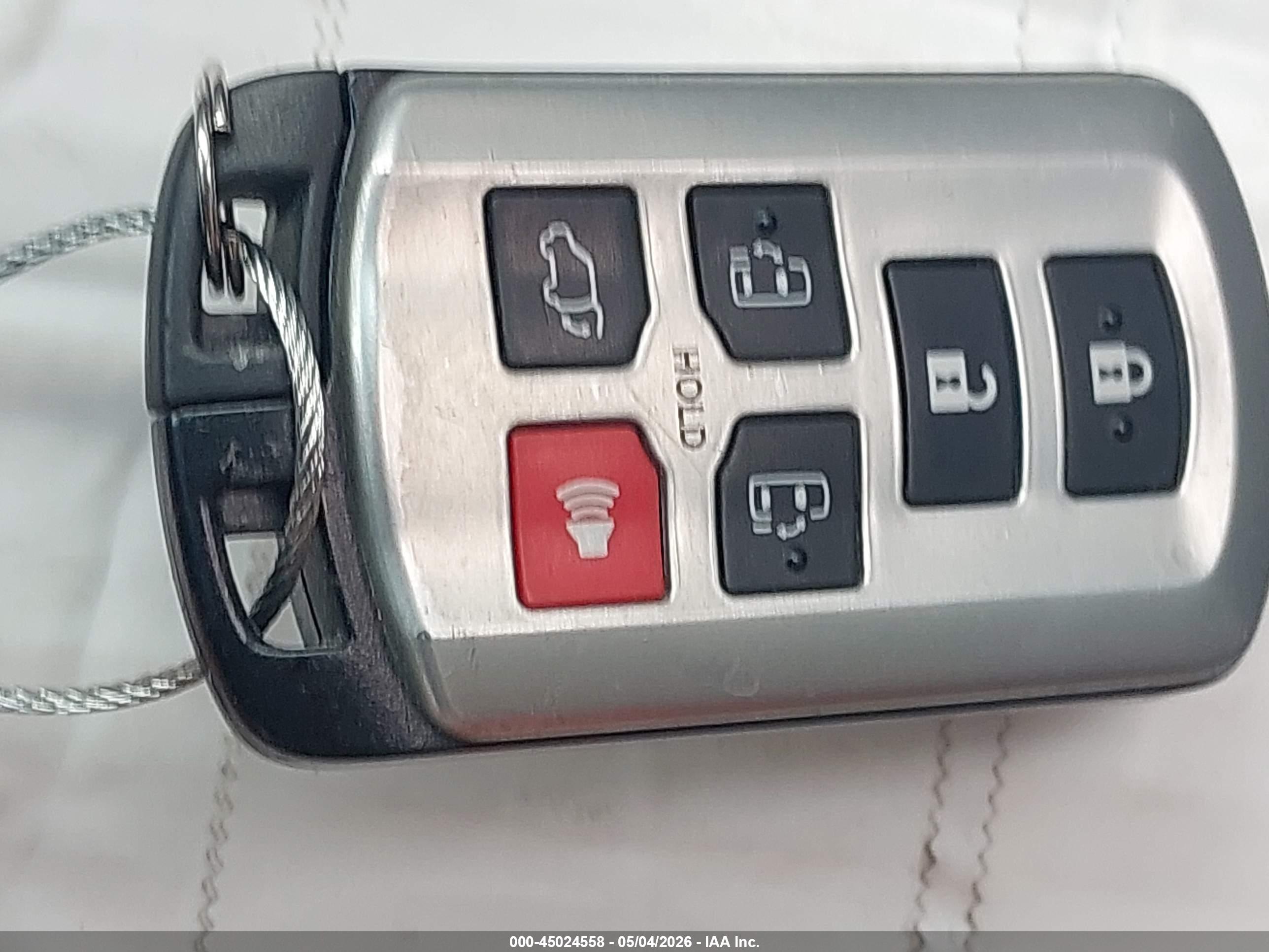 TOYOTA SIENNA image 11
