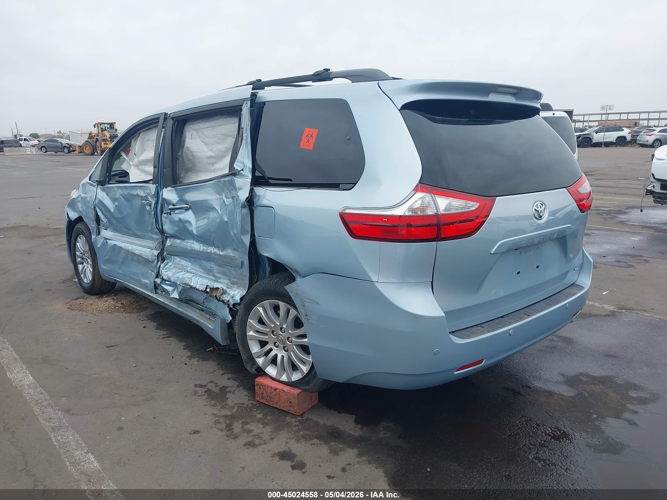 TOYOTA SIENNA image 3