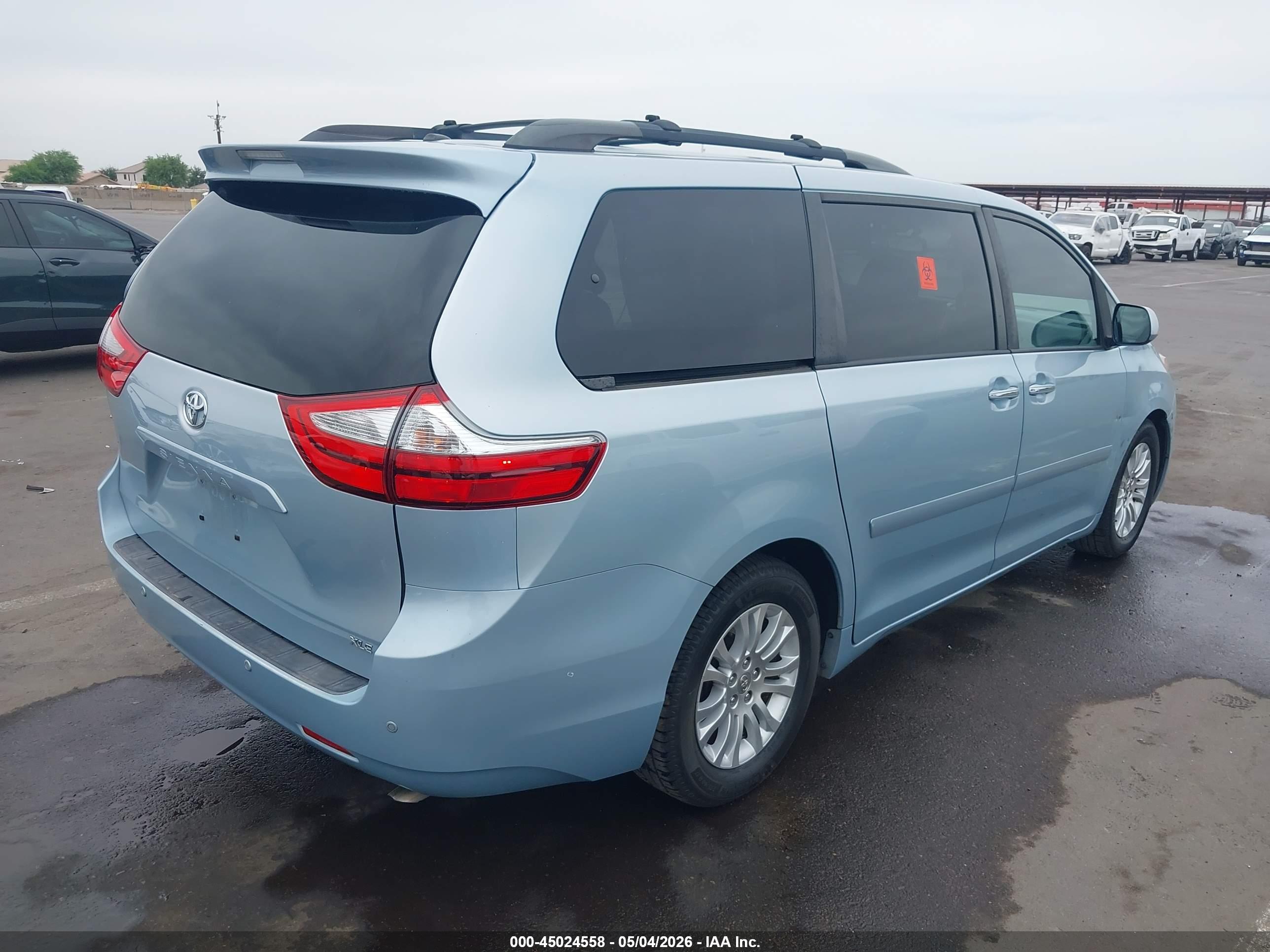 TOYOTA SIENNA image 4