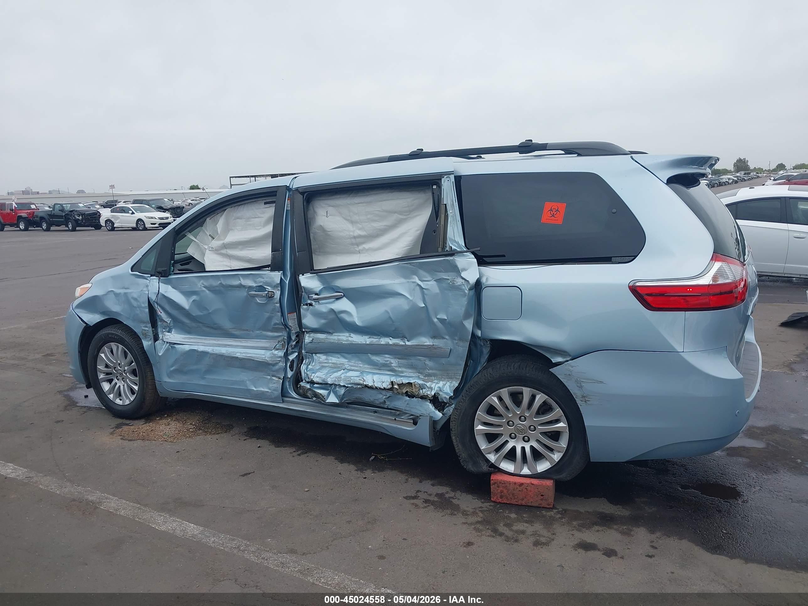 TOYOTA SIENNA image 6