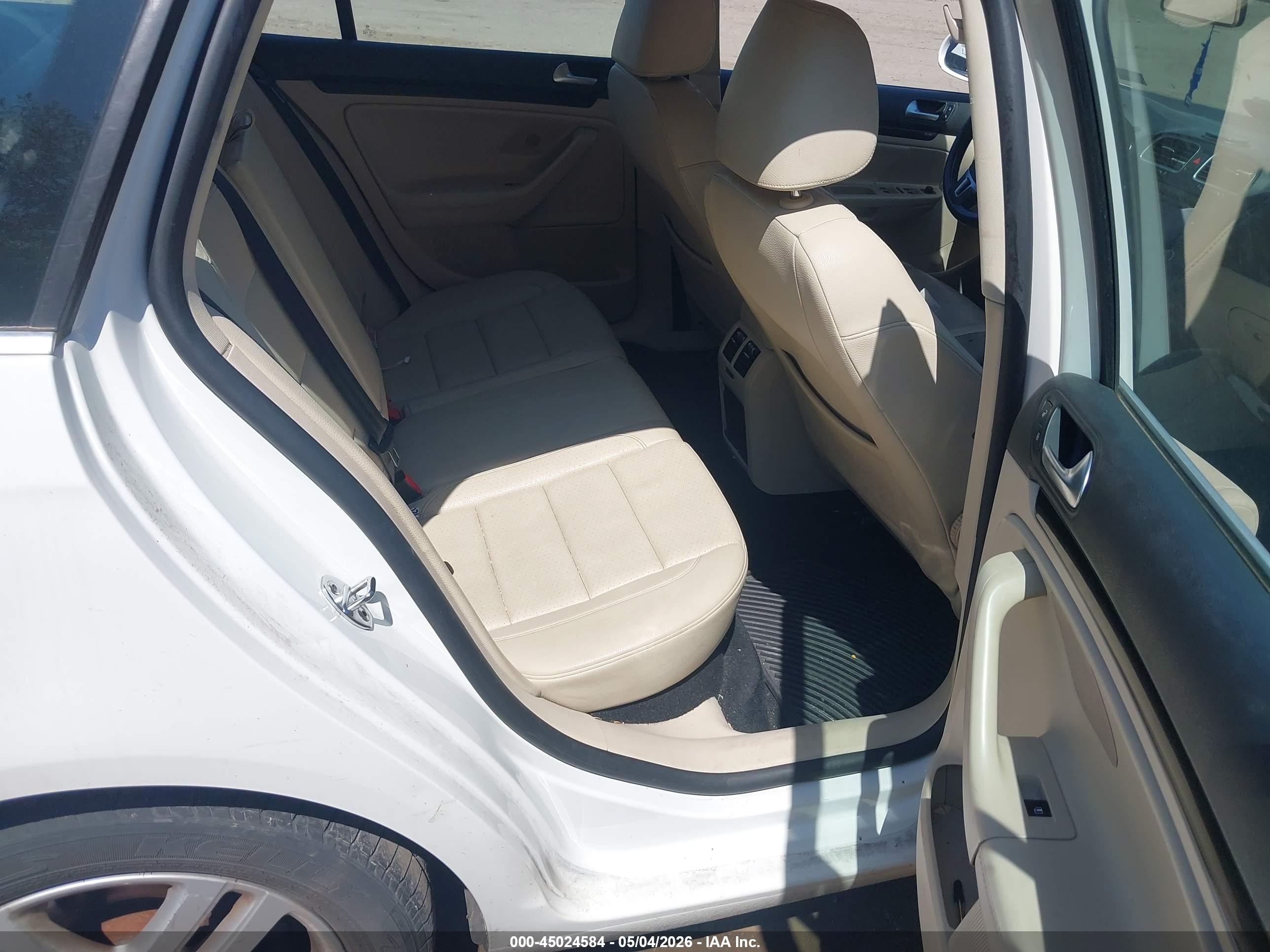 VOLKSWAGEN JETTA image 8