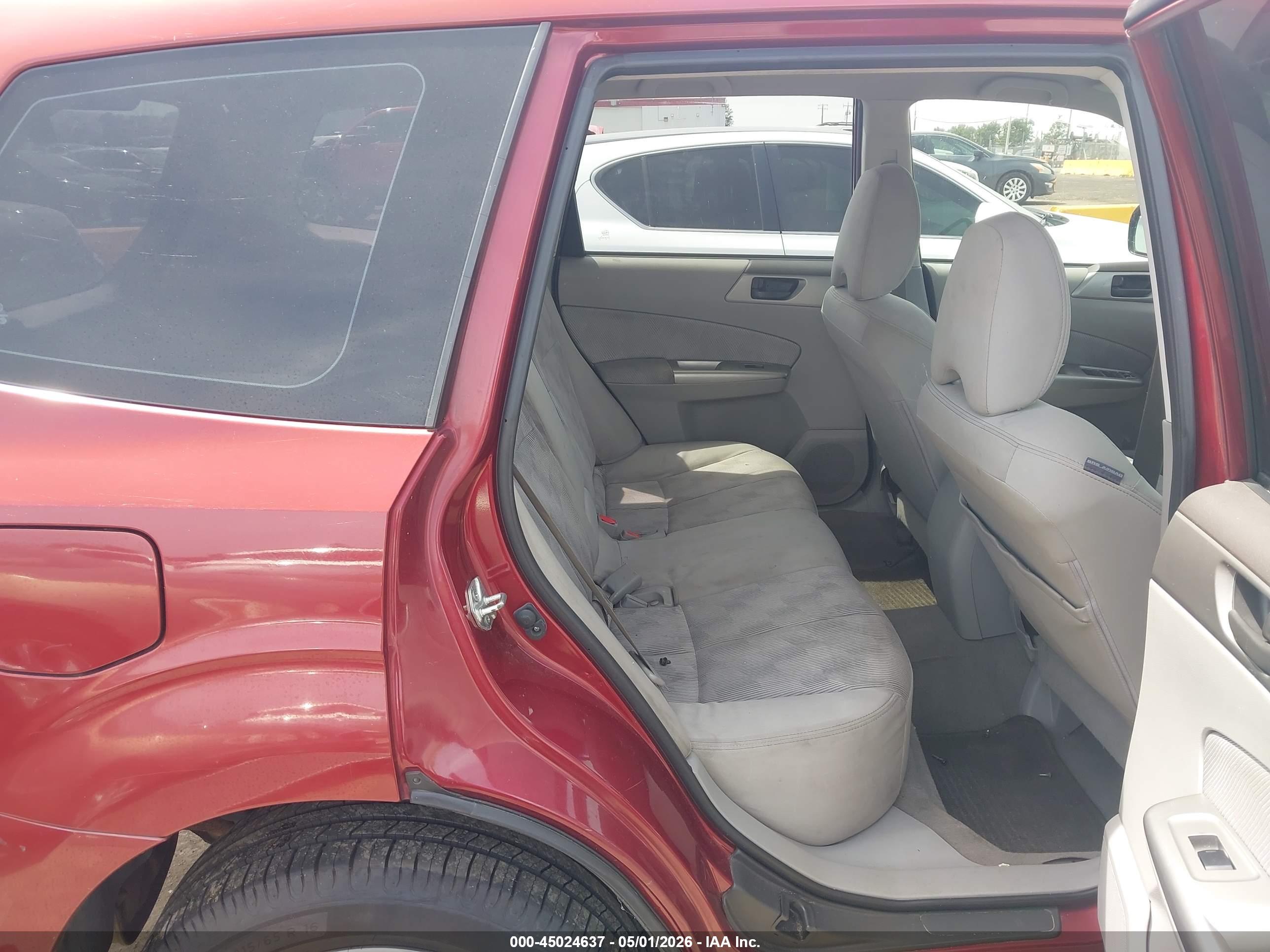 SUBARU FORESTER image 8