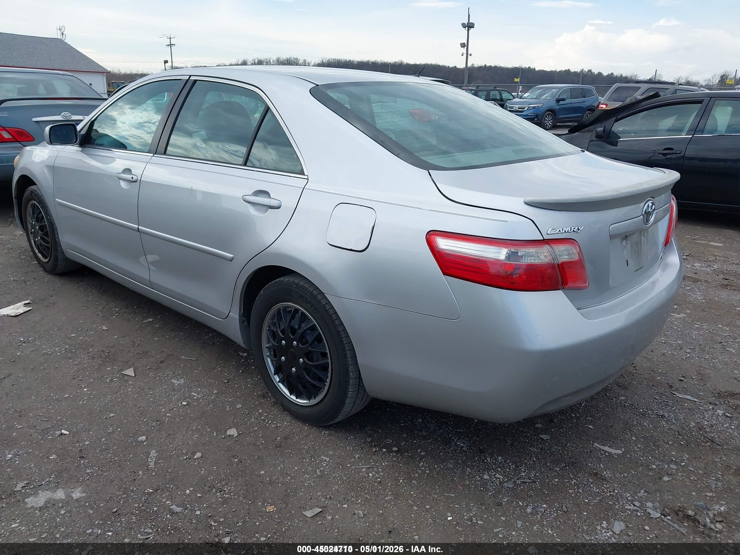 TOYOTA CAMRY image 3